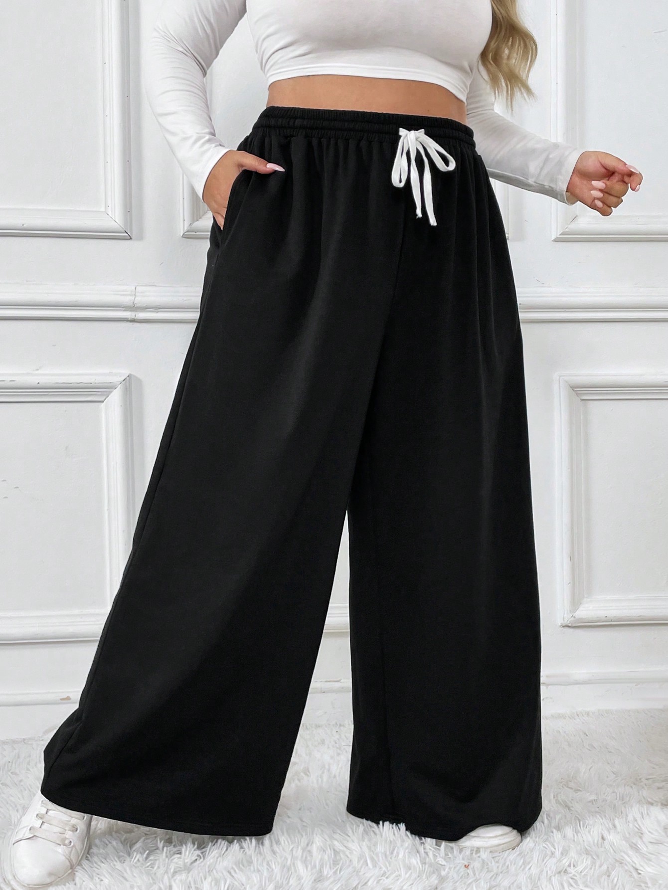 In Black Plus Size Sweatpants