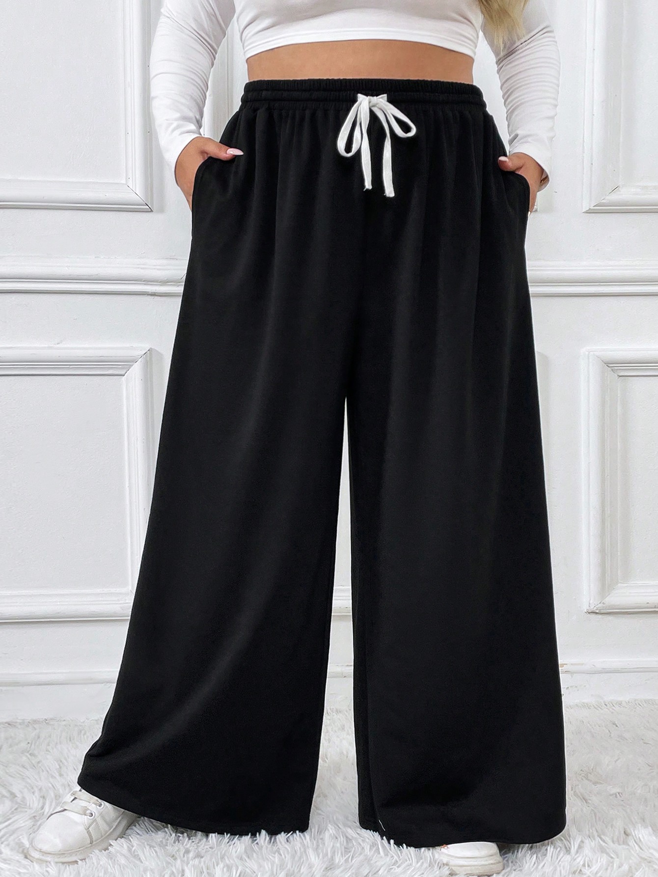 In Black Plus Size Sweatpants