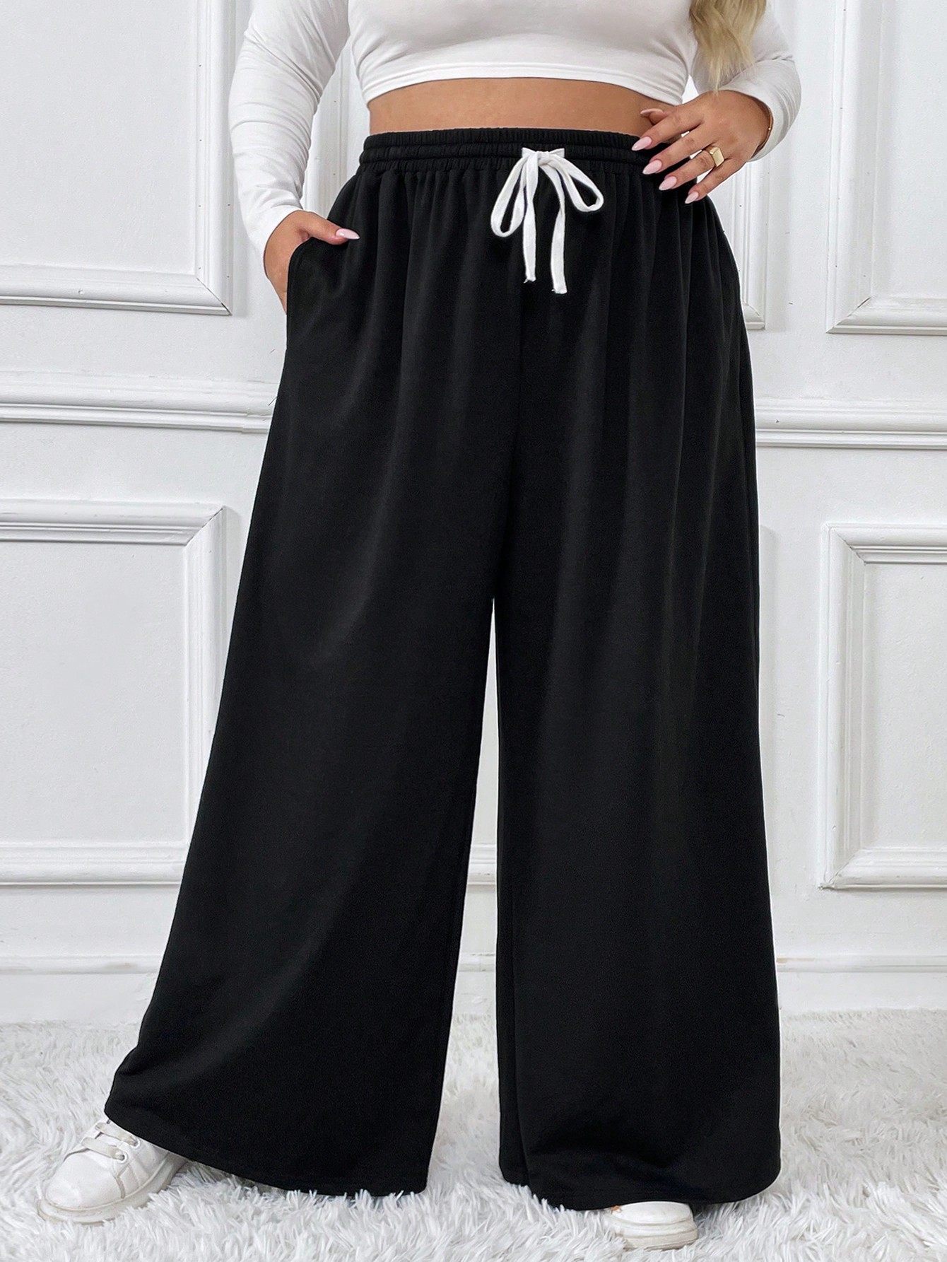 In Black Plus Size Sweatpants