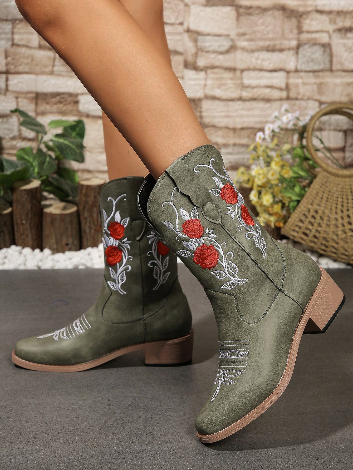 In Green Women Fashion Boots