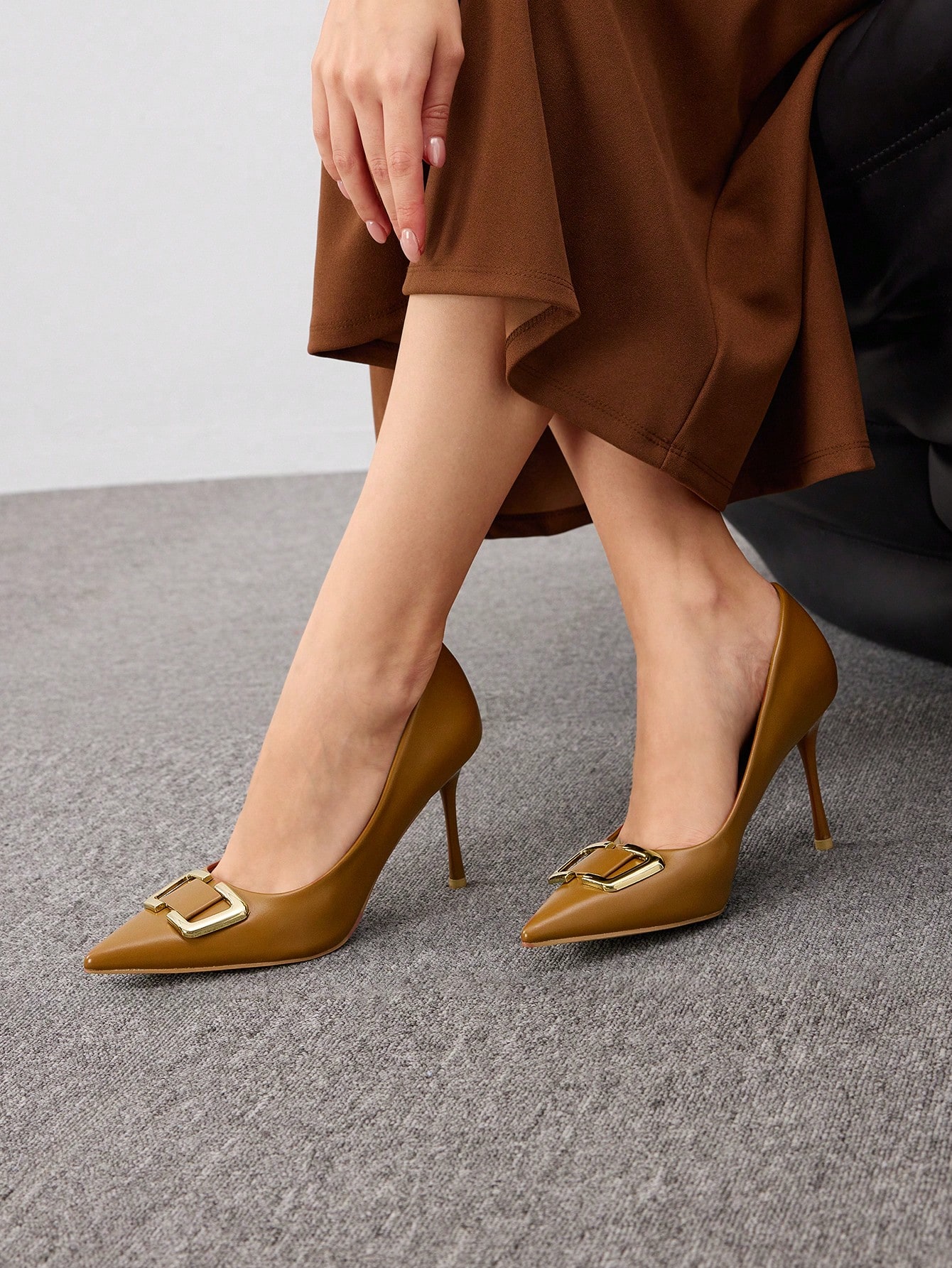 In Camel Women Pumps