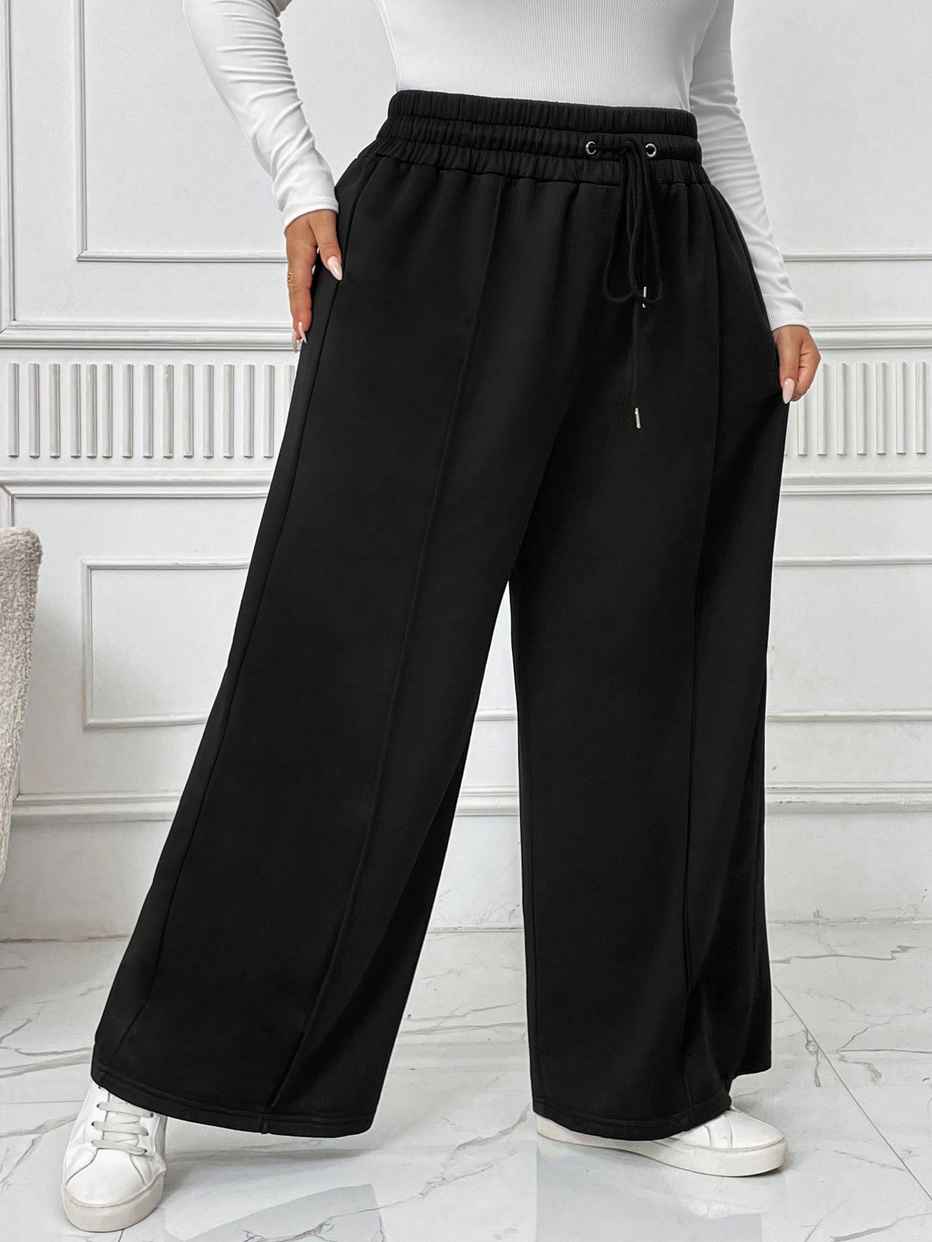 In Black Plus Size Sweatpants