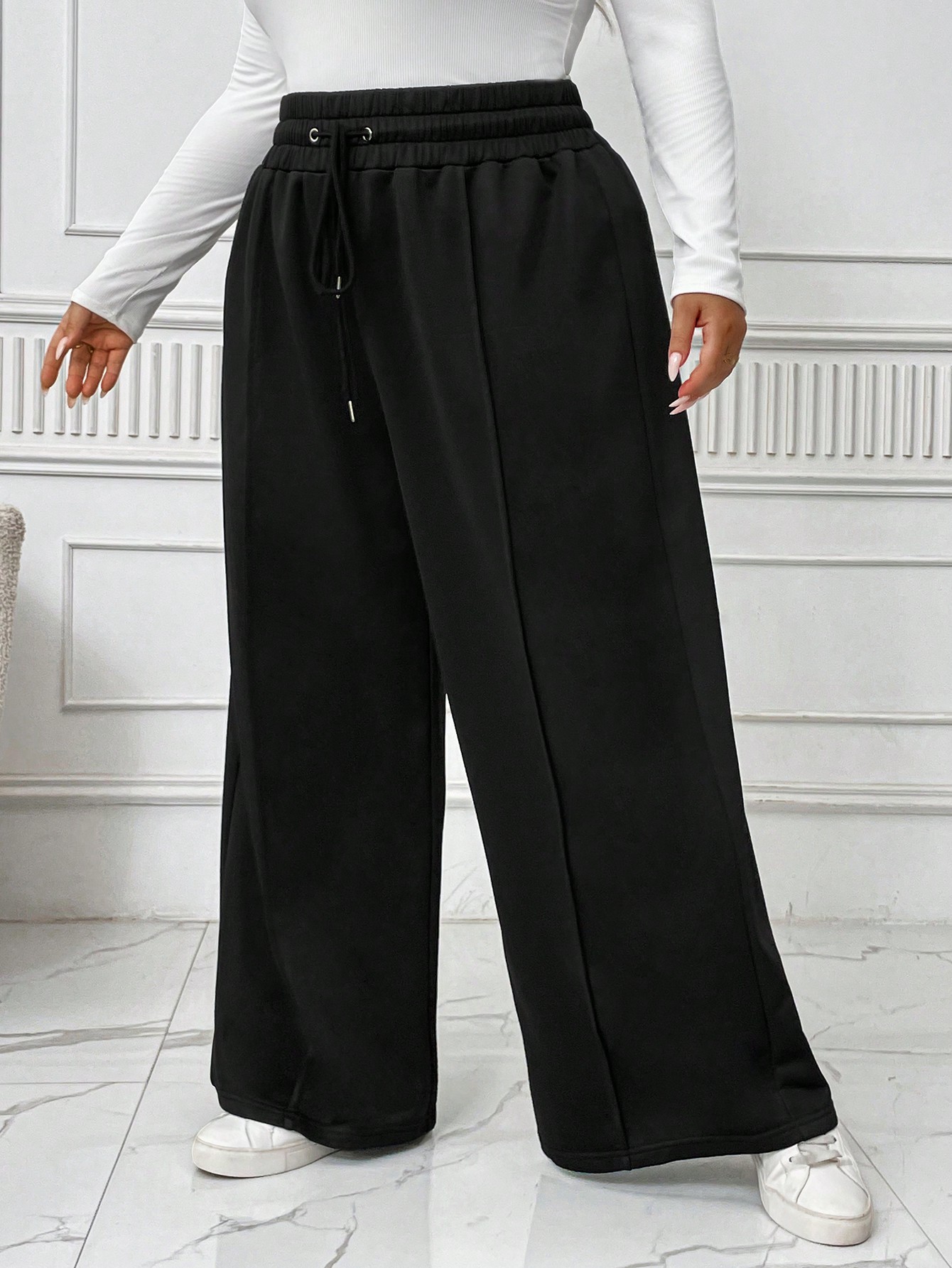 In Black Plus Size Sweatpants