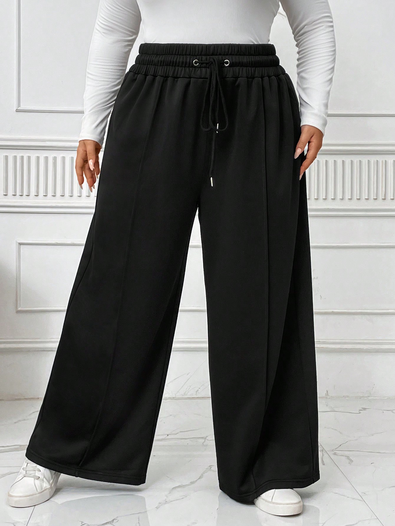 In Black Plus Size Sweatpants