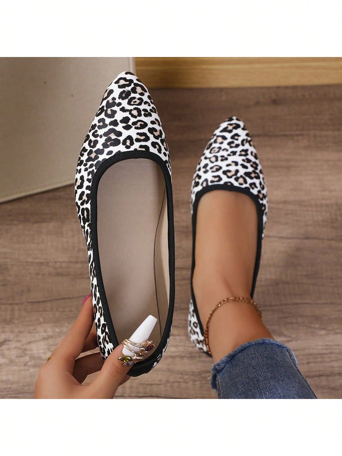 In Black and White Women Flats