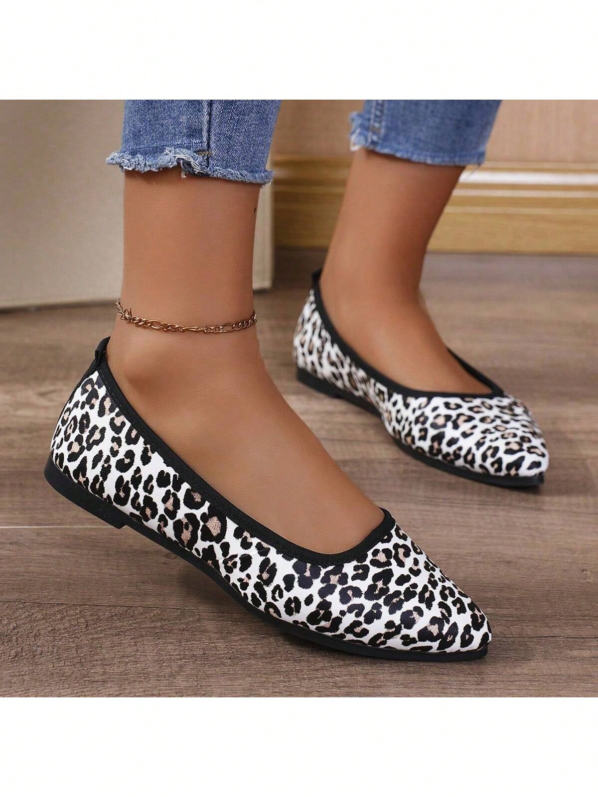 In Black and White Women Flats