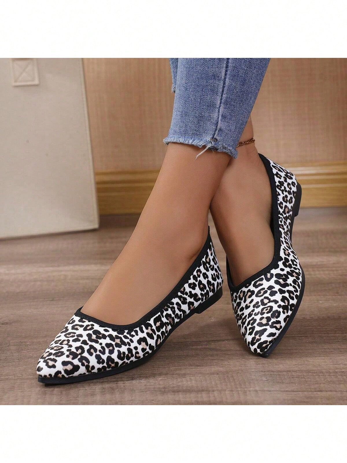 In Black and White Women Flats