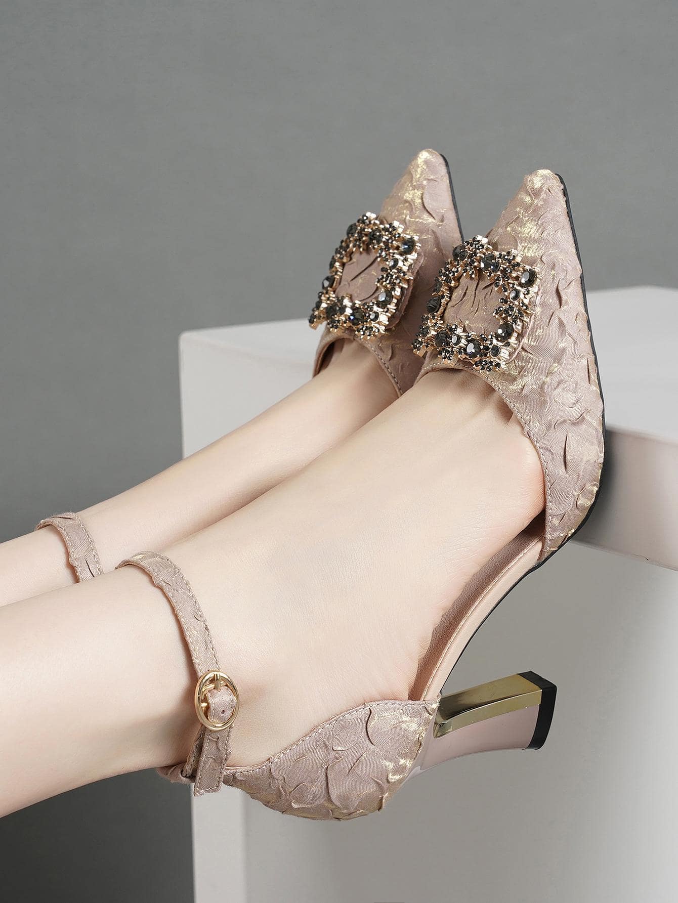 In Dusty Pink Women Pumps