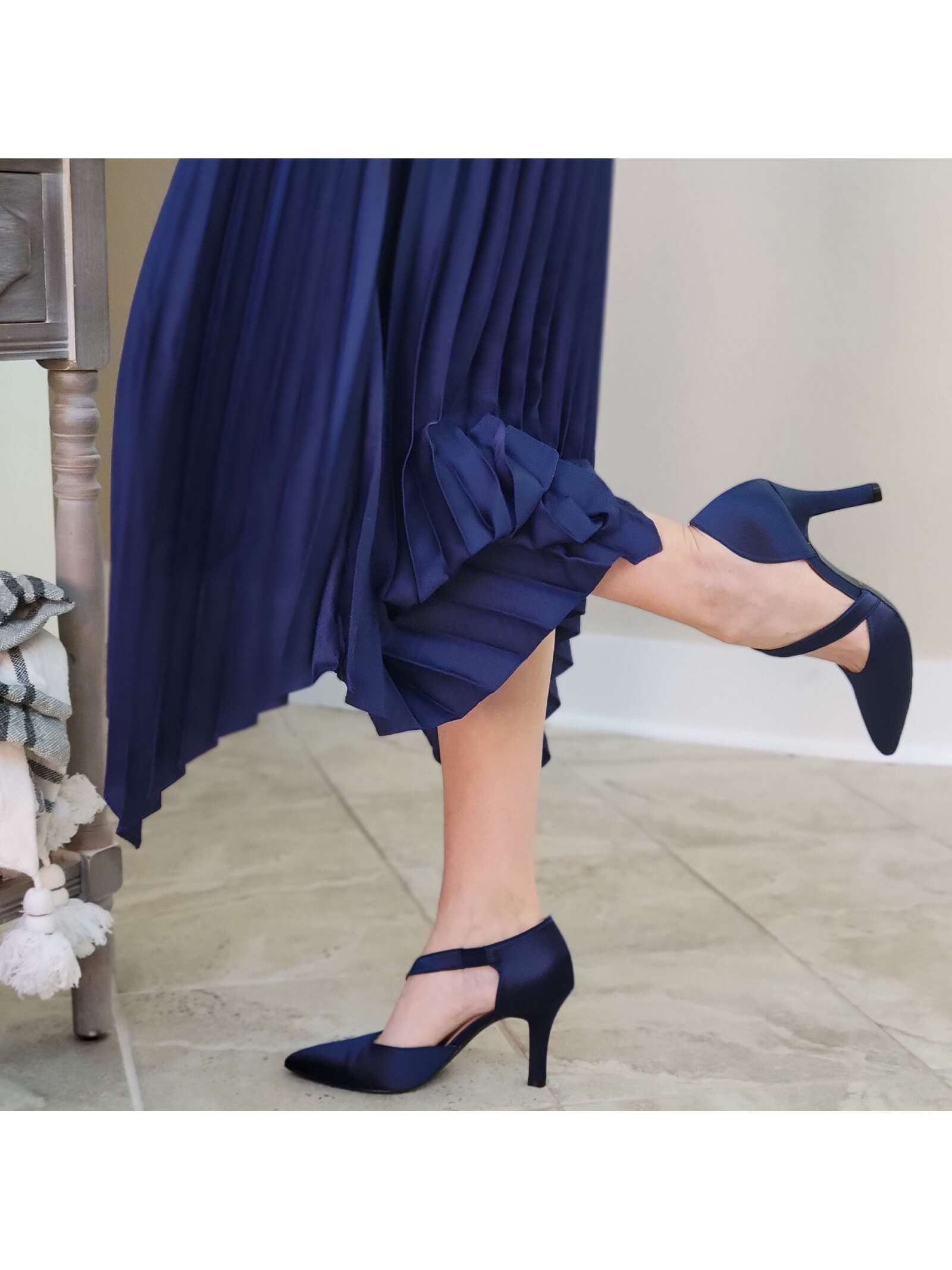 In Navy Blue Women Pumps