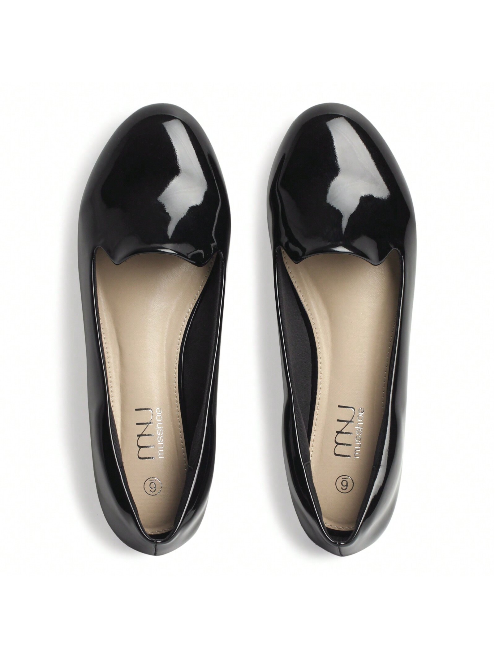 In Black and White Women Flats