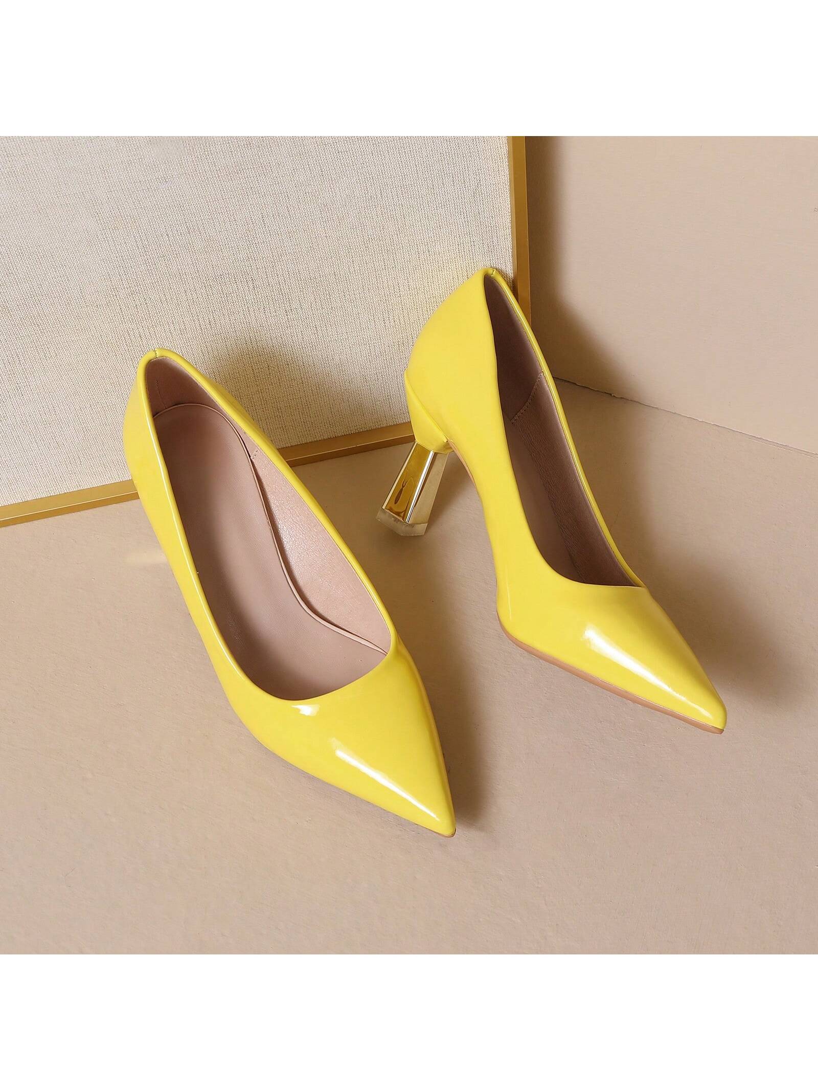 In Yellow Women Pumps