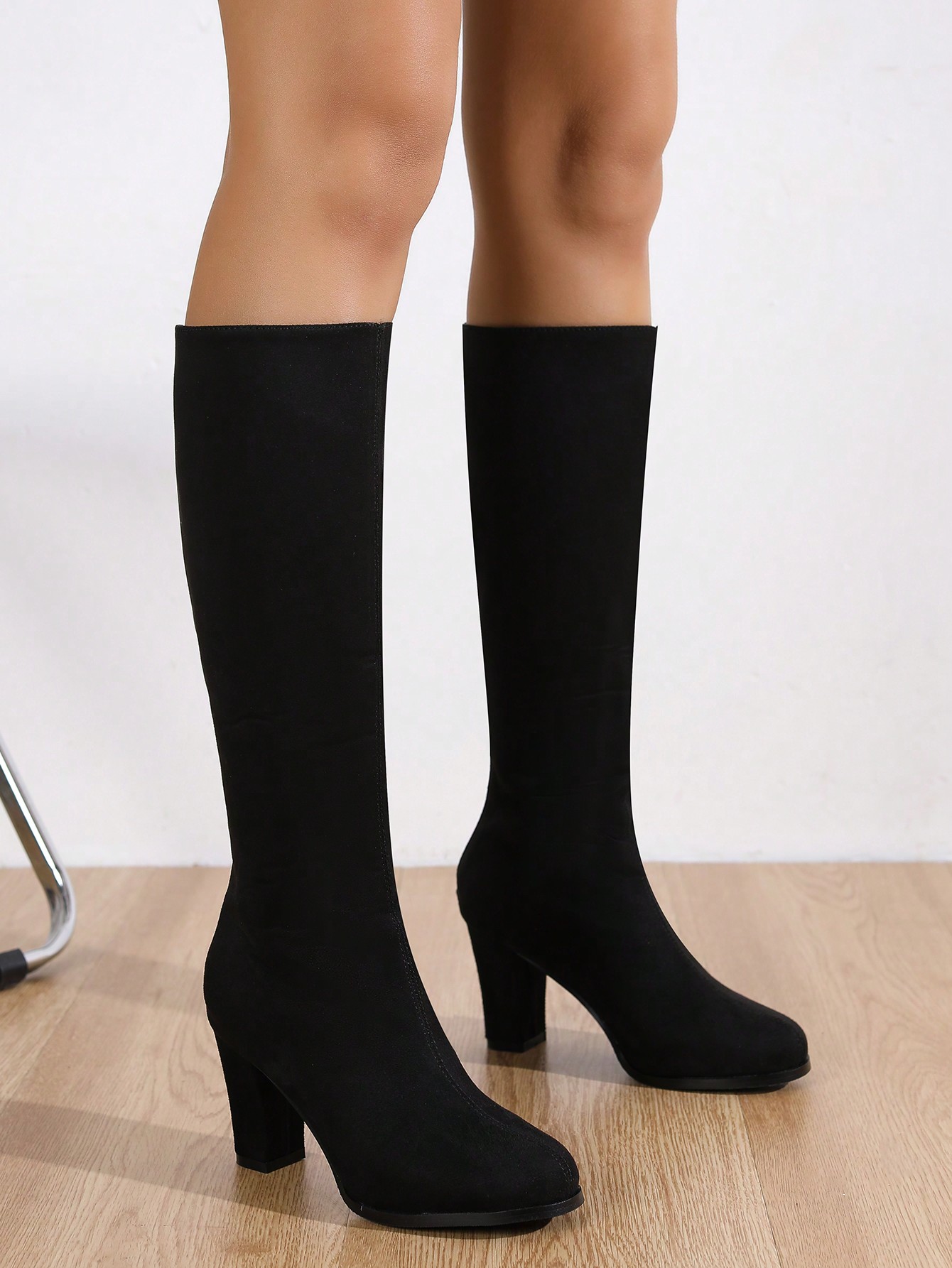 In Black Women Knee-High Boots