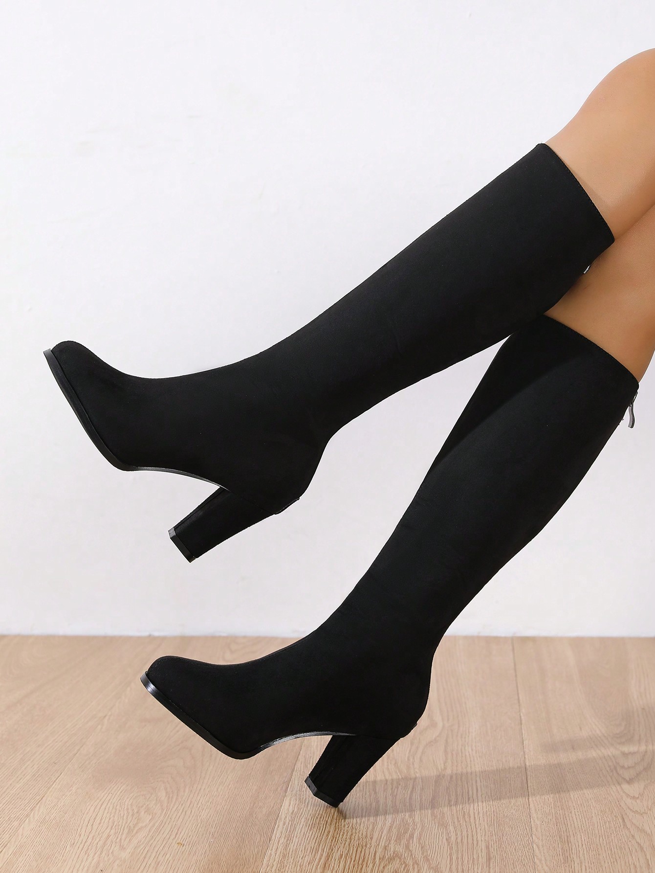 In Black Women Knee-High Boots