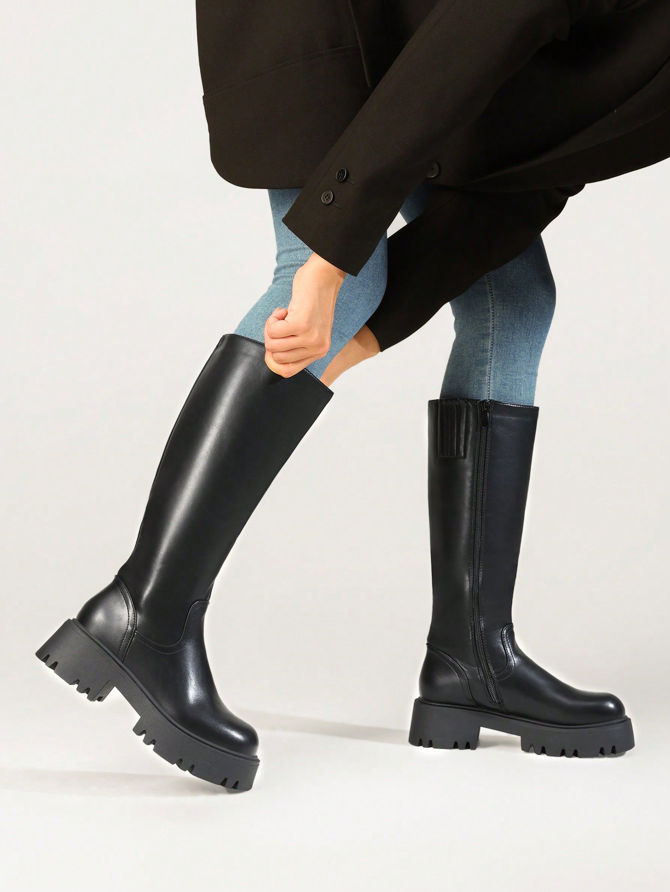 In Black Women Knee-High Boots