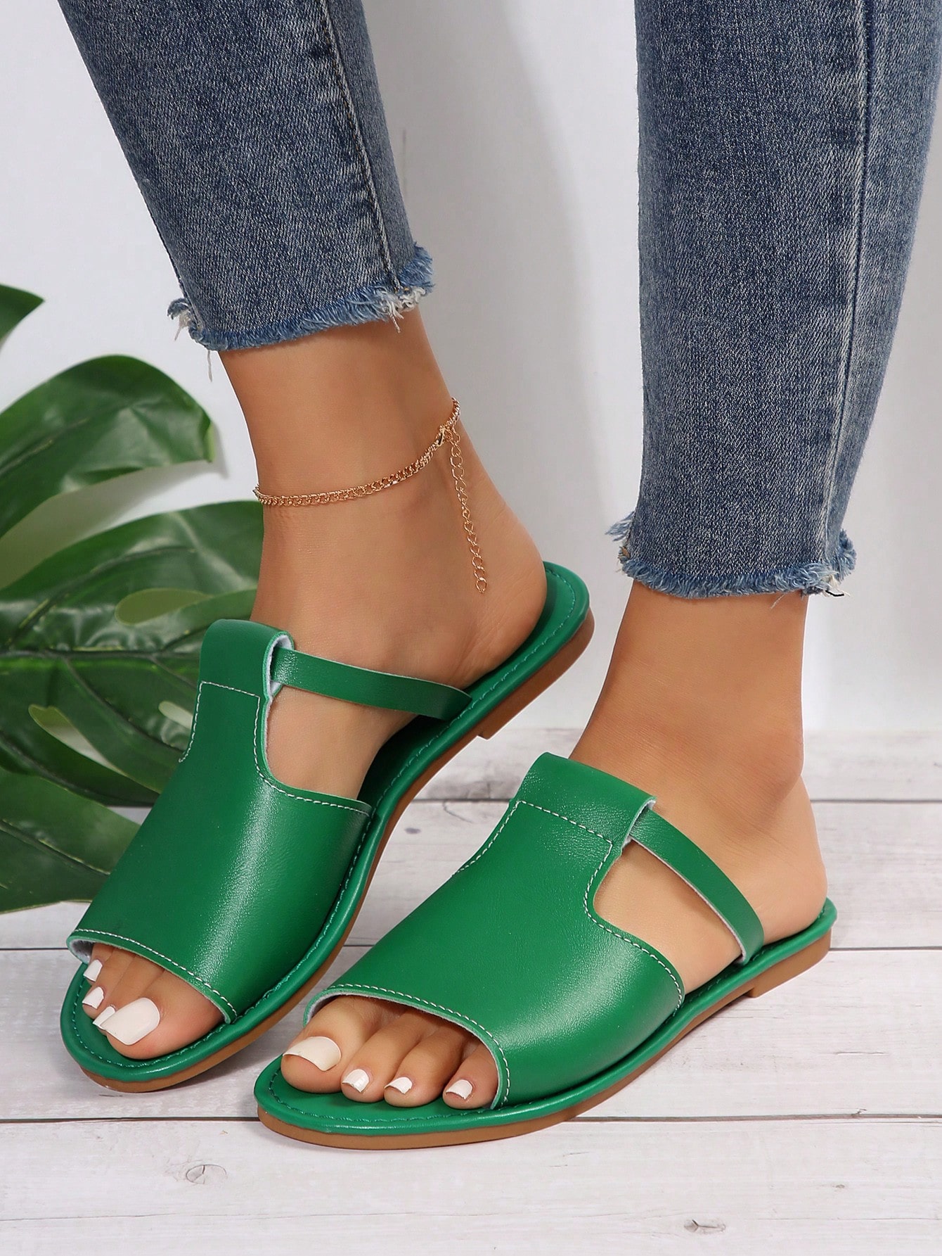 In Green Women Flat Sandals