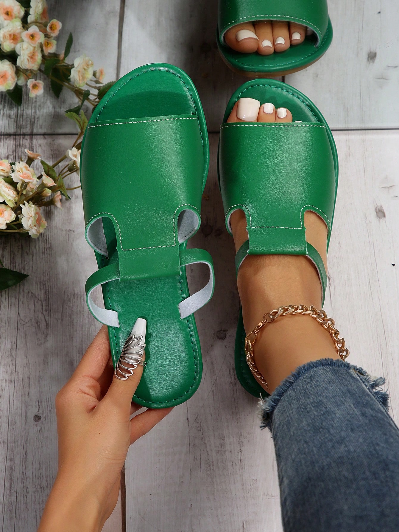 In Green Women Flat Sandals