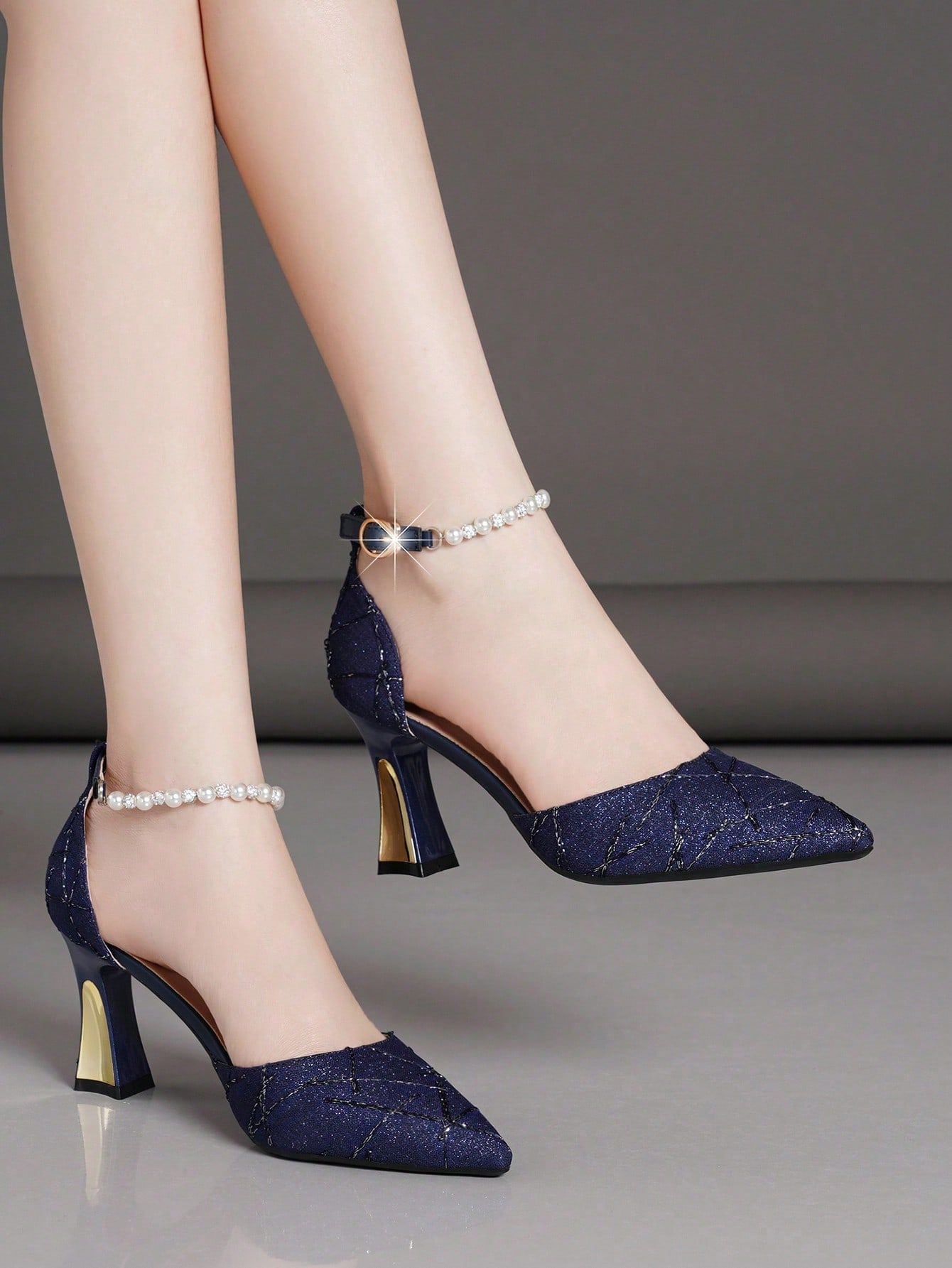 In Navy Blue Women Pumps