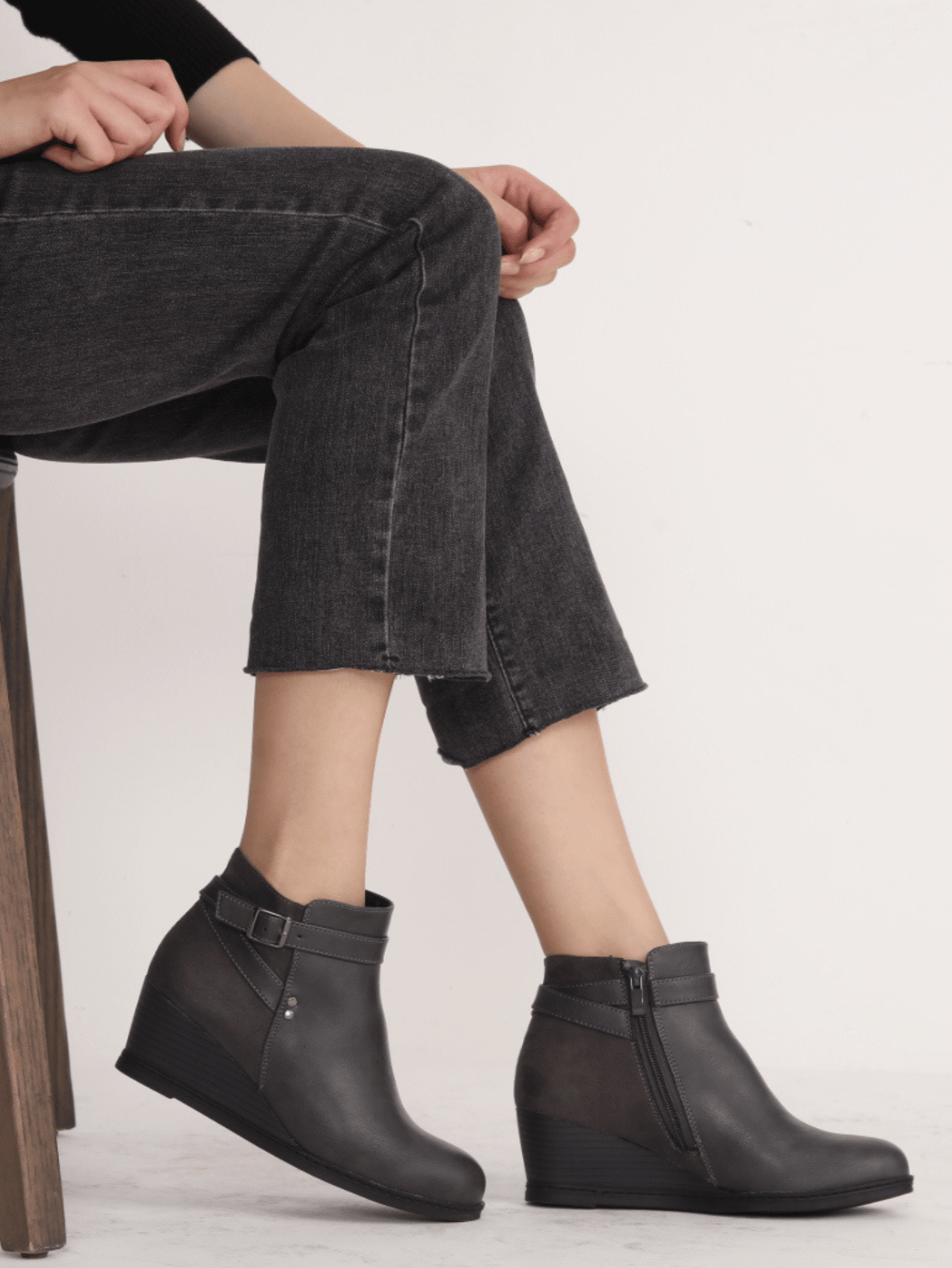 In Grey Women Ankle Boots & Booties