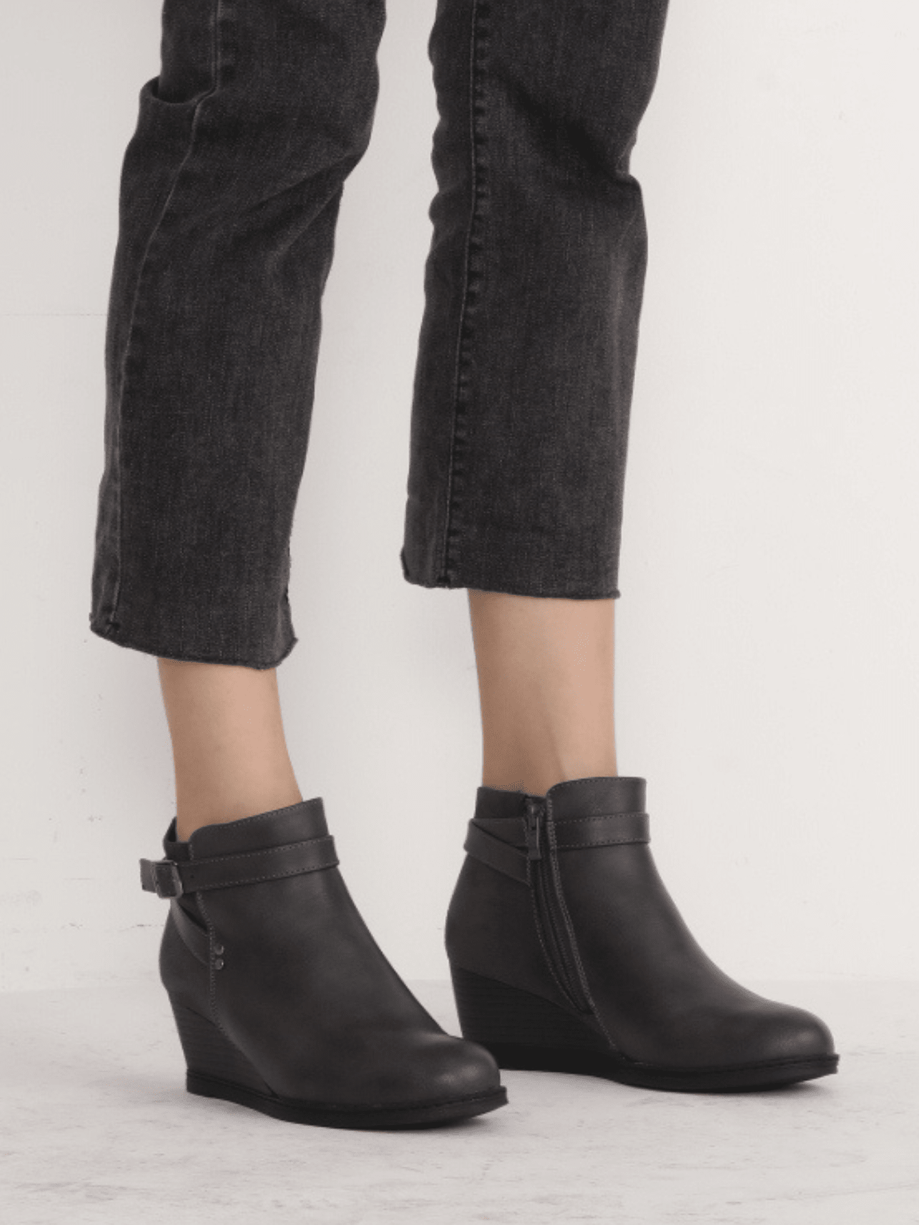 In Grey Women Ankle Boots & Booties