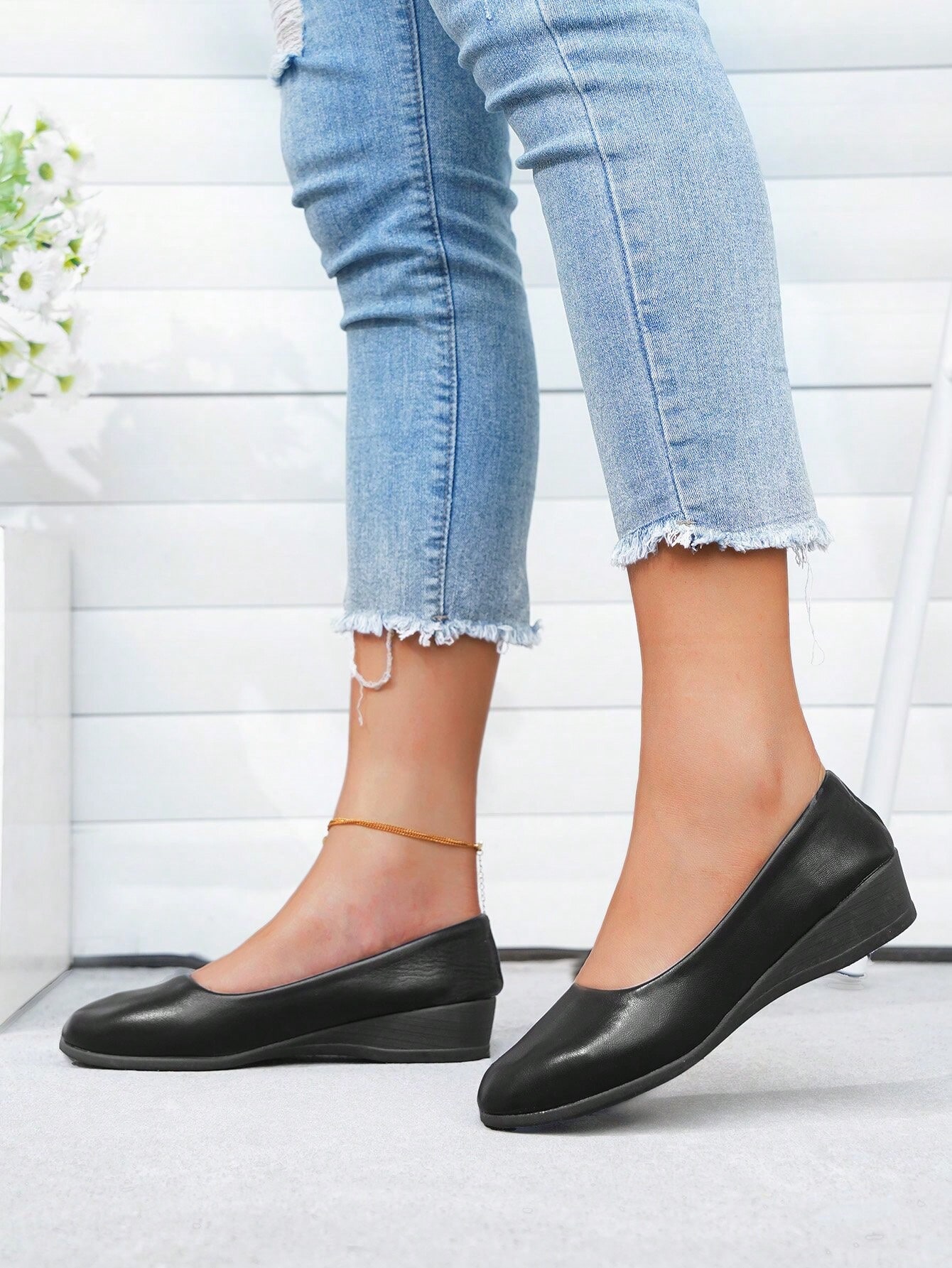 In Black Women Flats