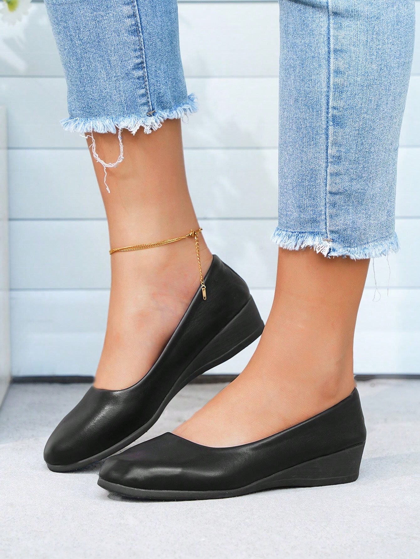 In Black Women Flats