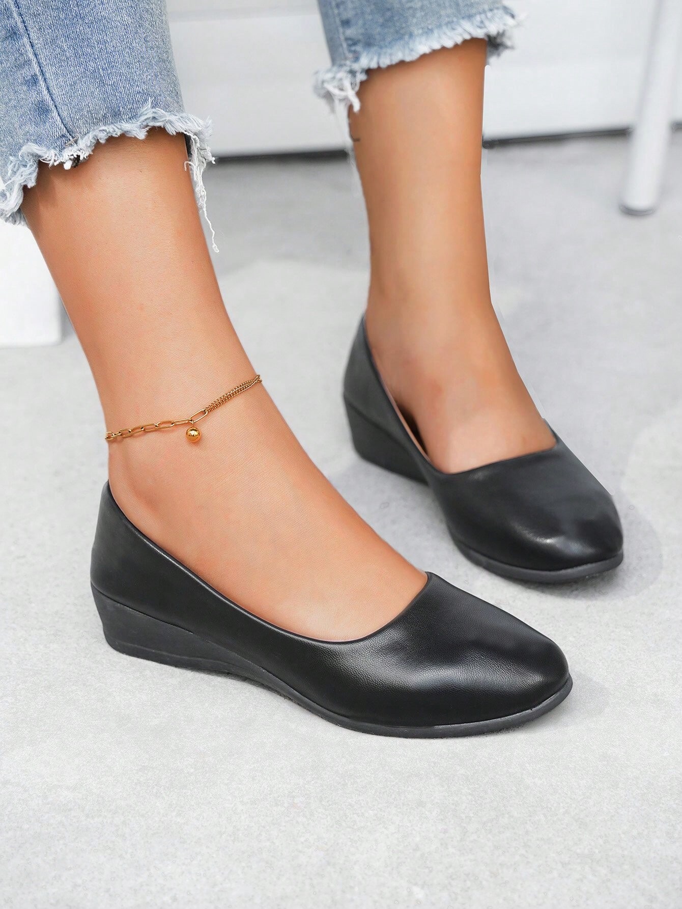 In Black Women Flats