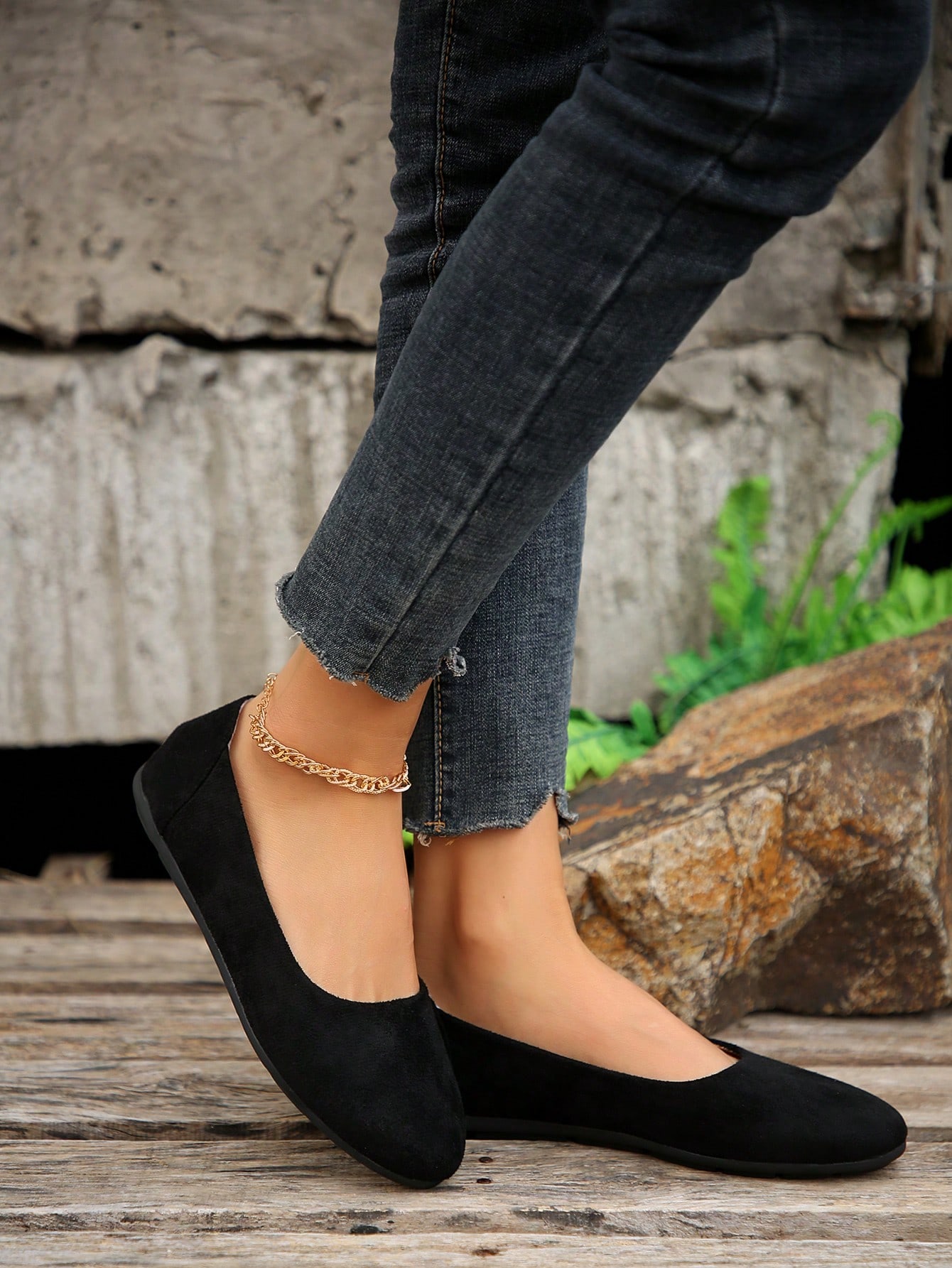 In Black Women Flats