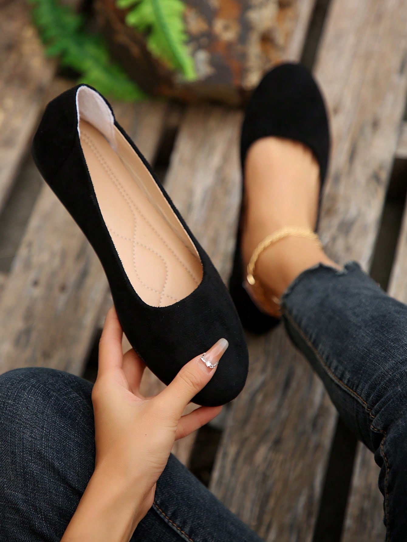 In Black Women Flats