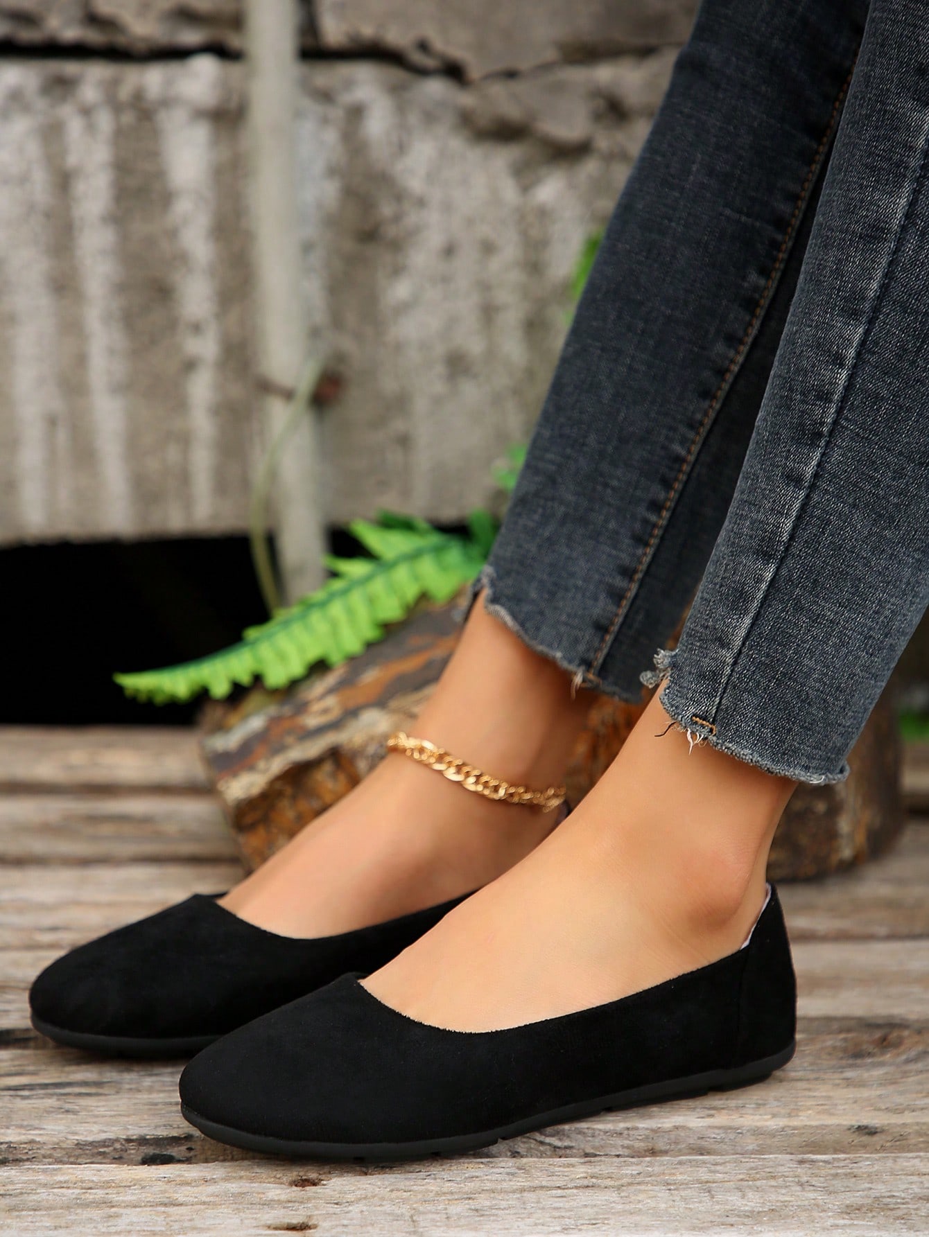 In Black Women Flats