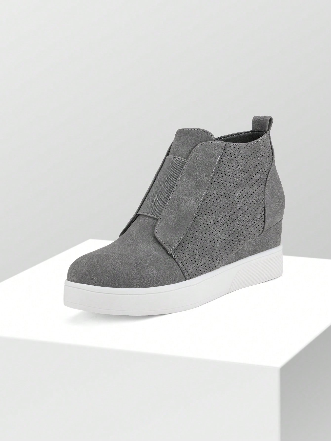 In Grey Women Ankle Boots & Booties