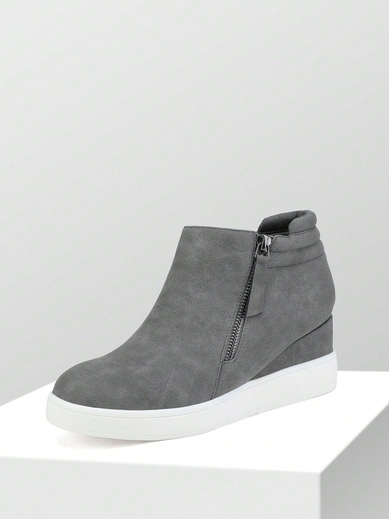 In Grey Women Ankle Boots & Booties