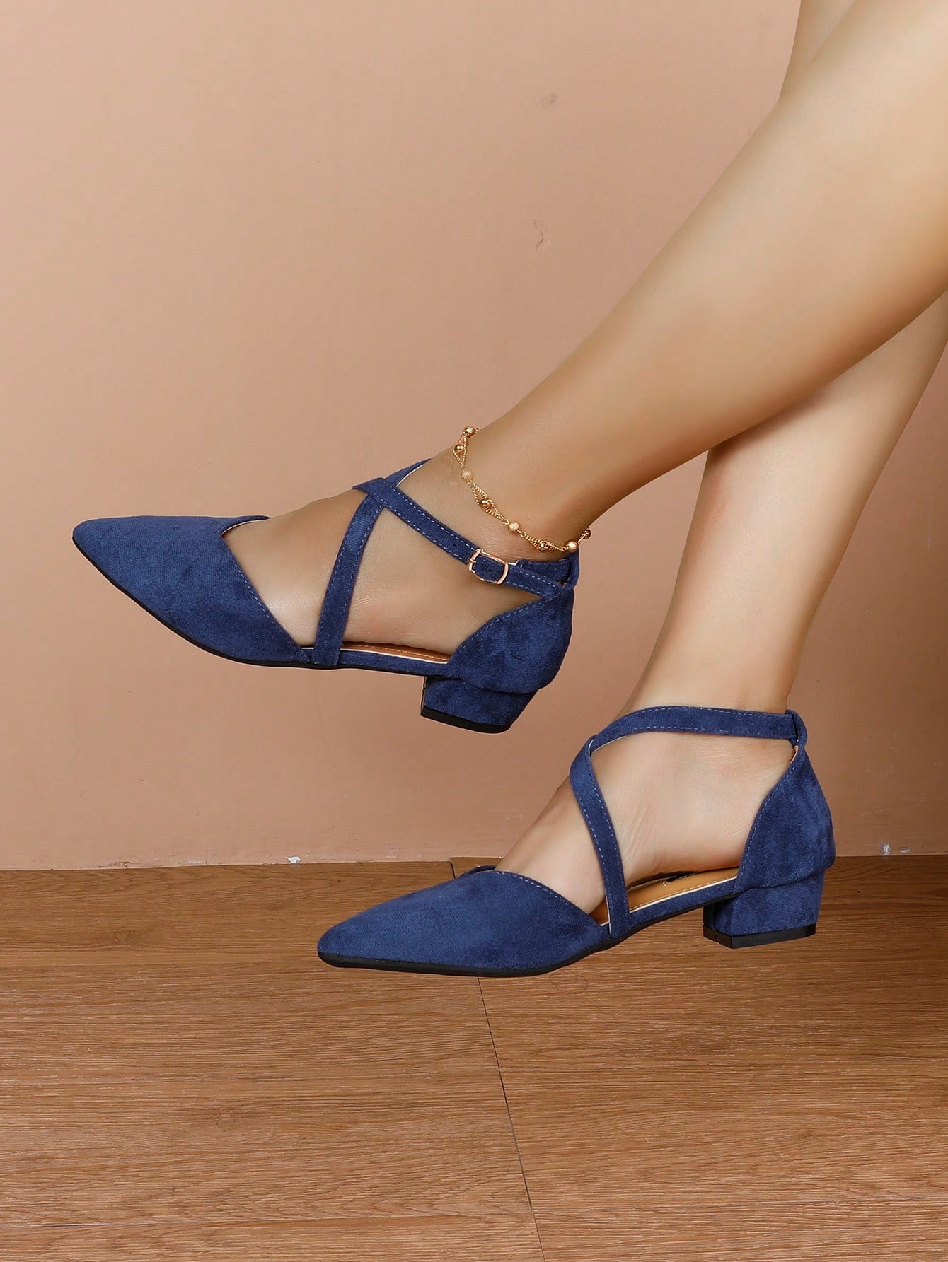 In Navy Blue Women Pumps