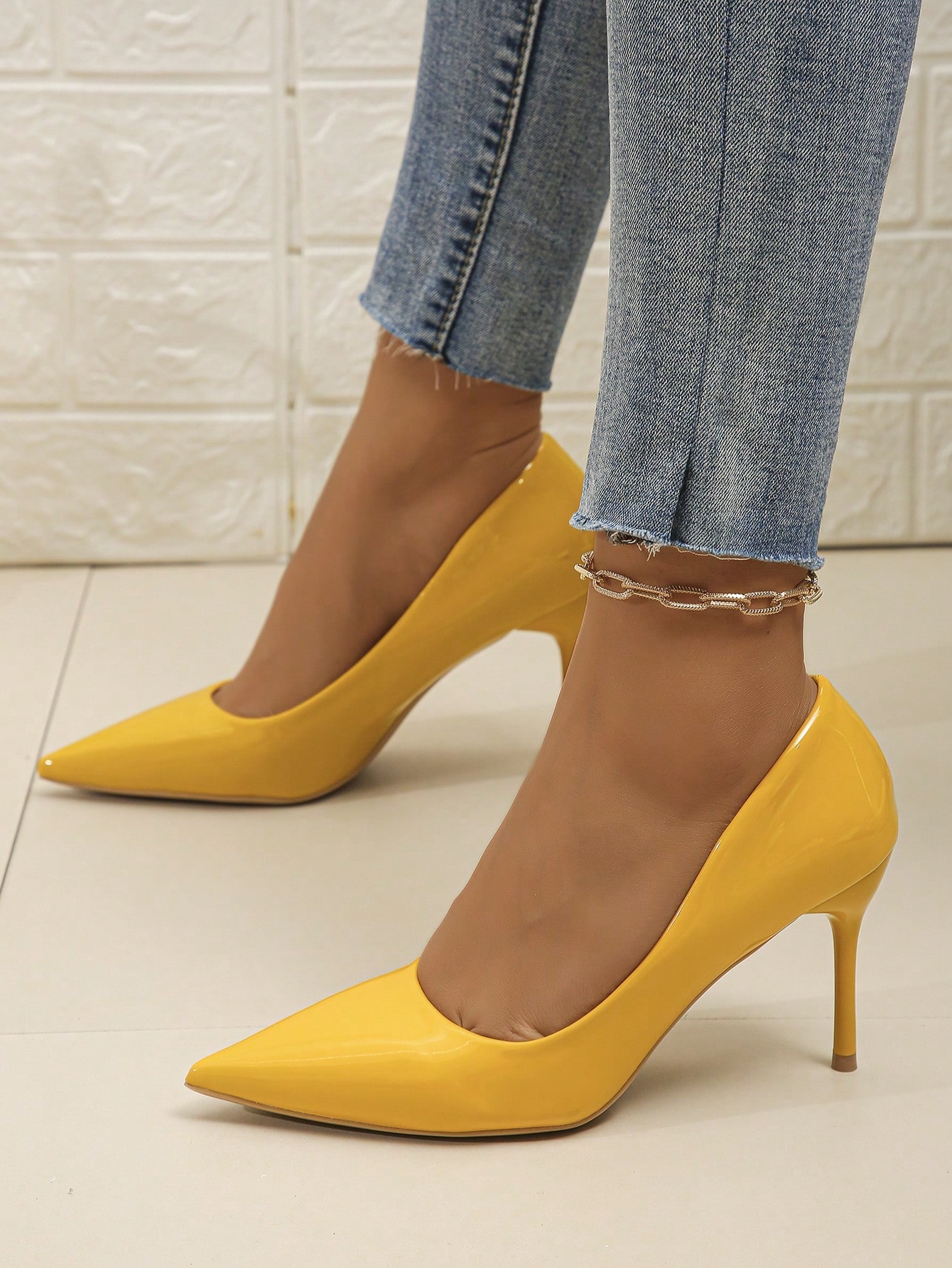 In Yellow Women Pumps