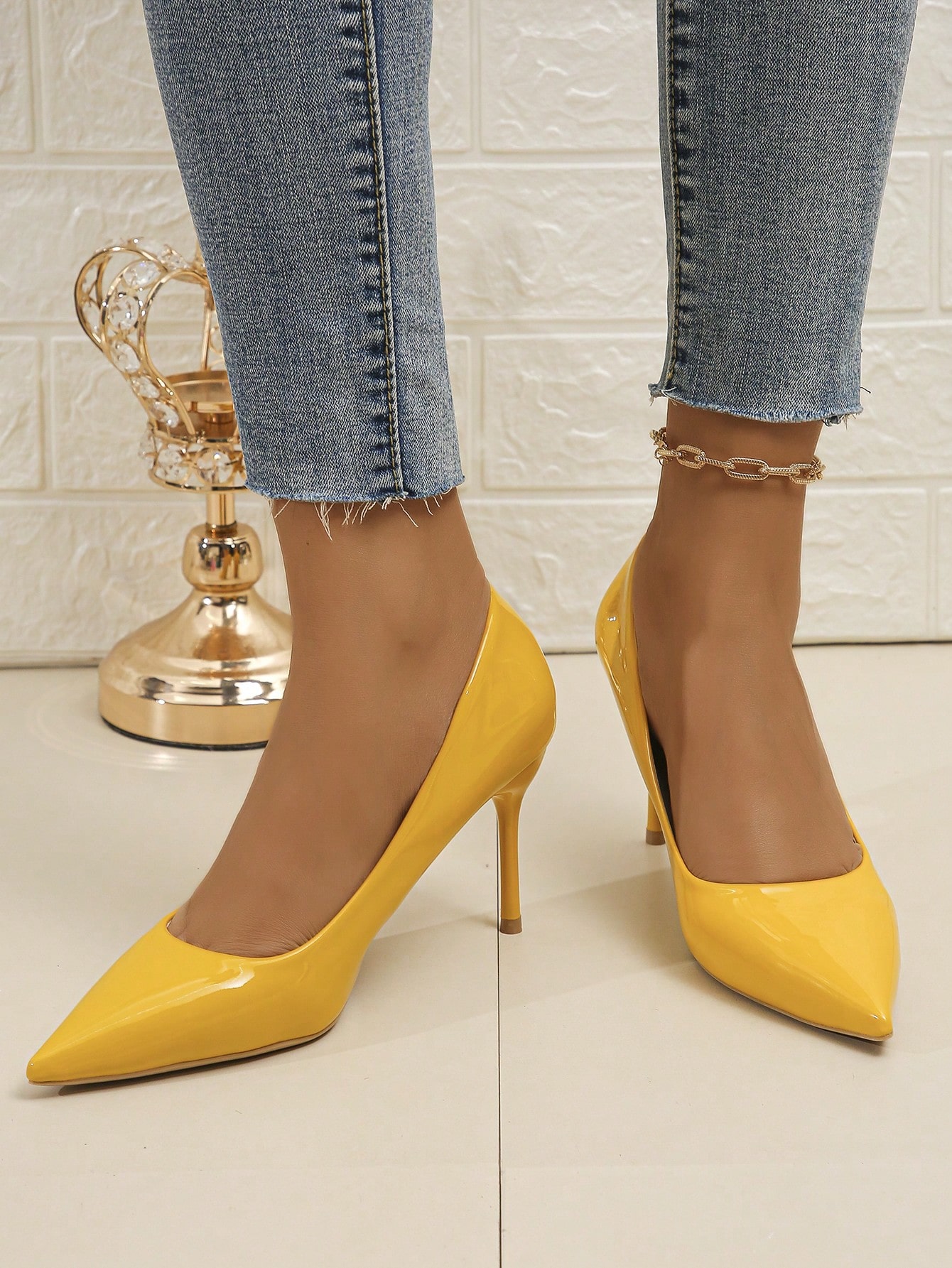 In Yellow Women Pumps