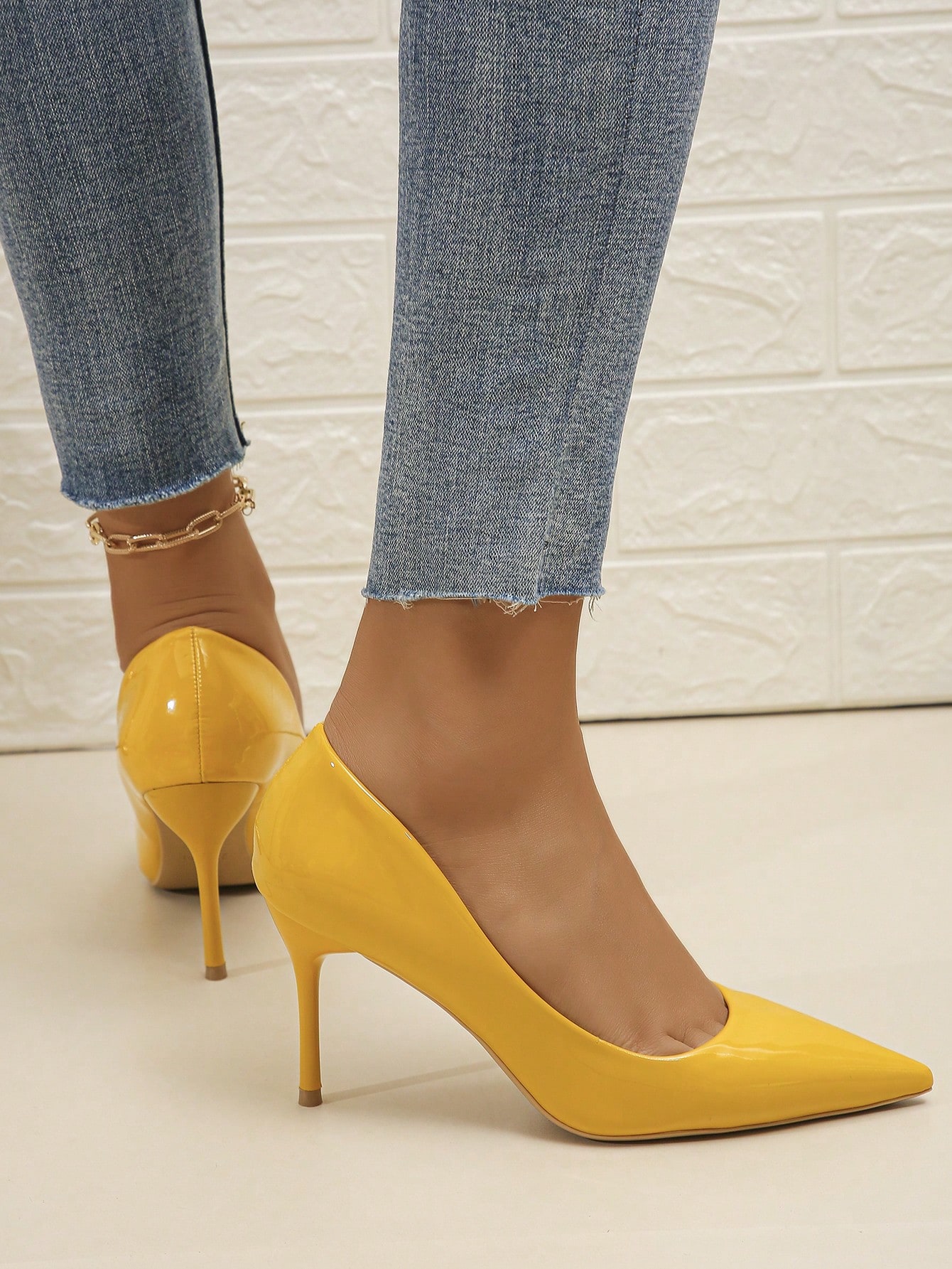 In Yellow Women Pumps