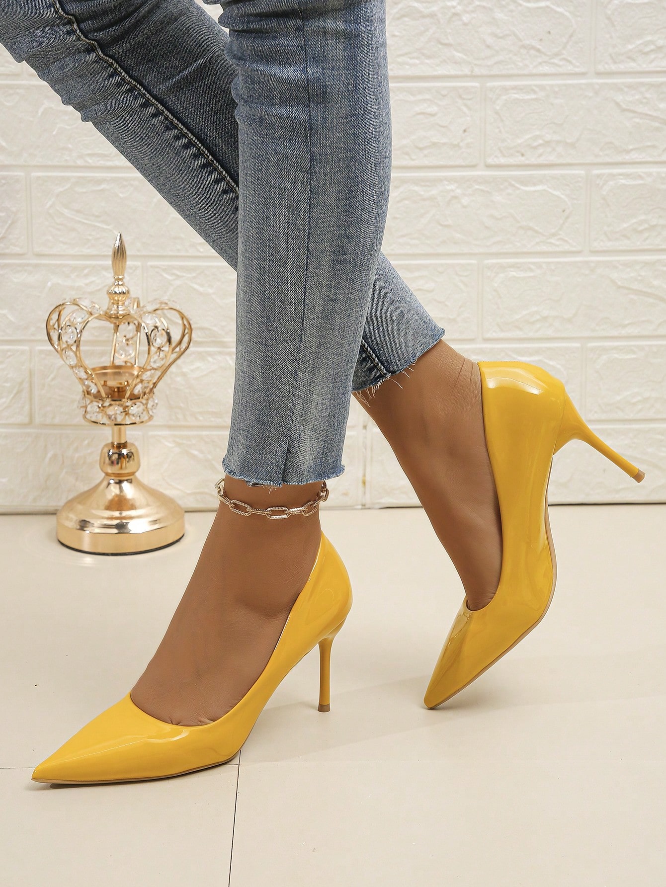 In Yellow Women Pumps