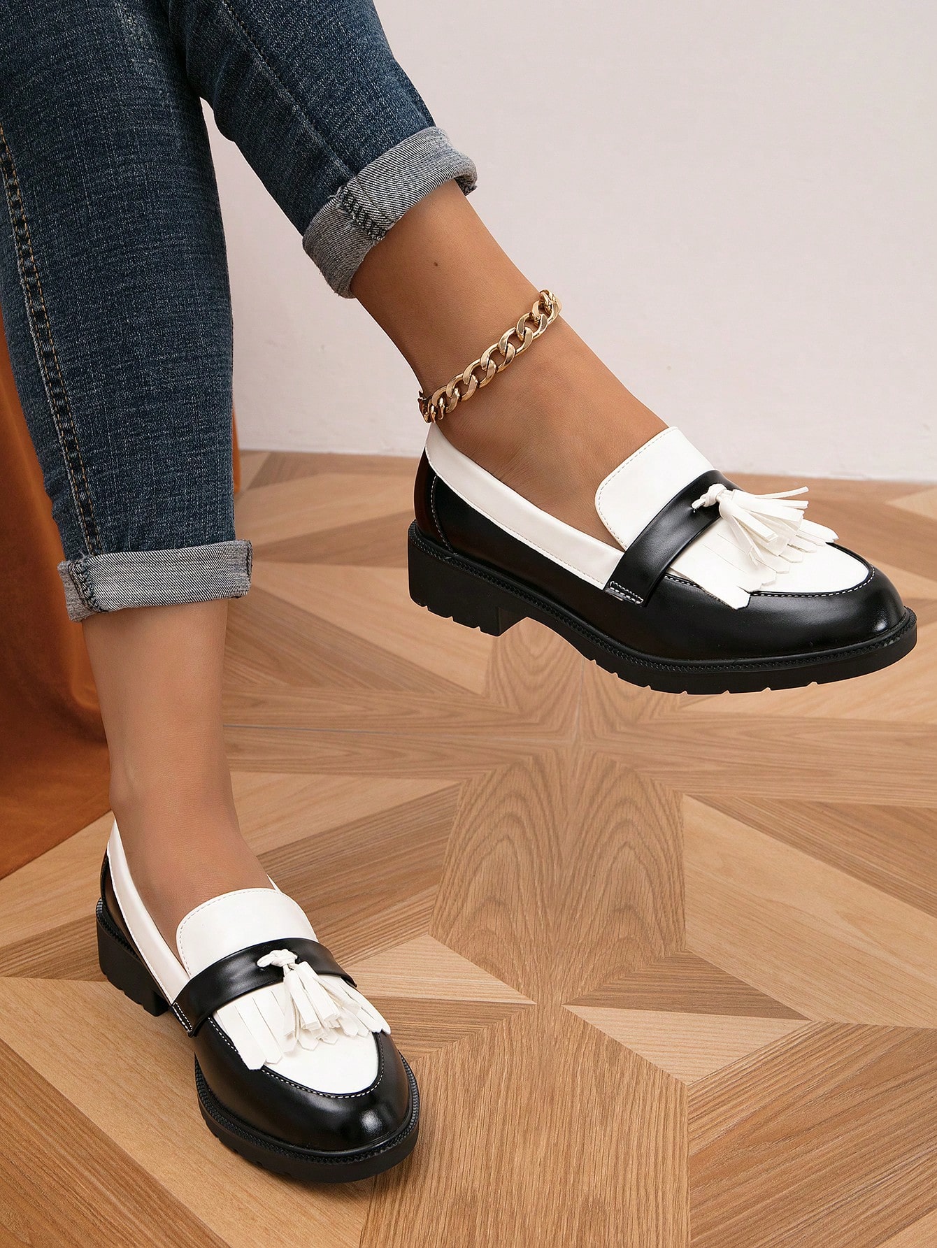 In Black and White Women Flats