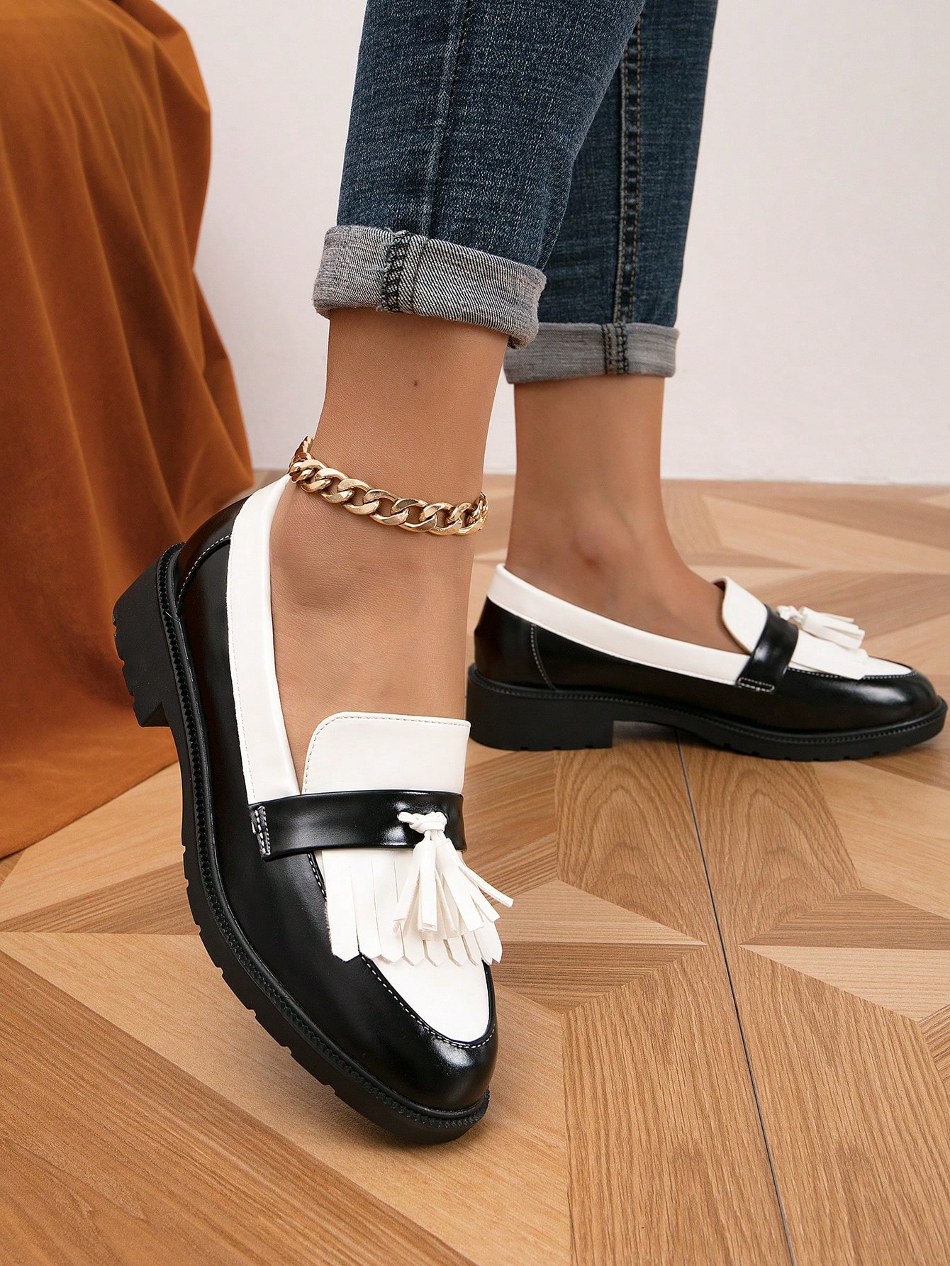 In Black and White Women Flats