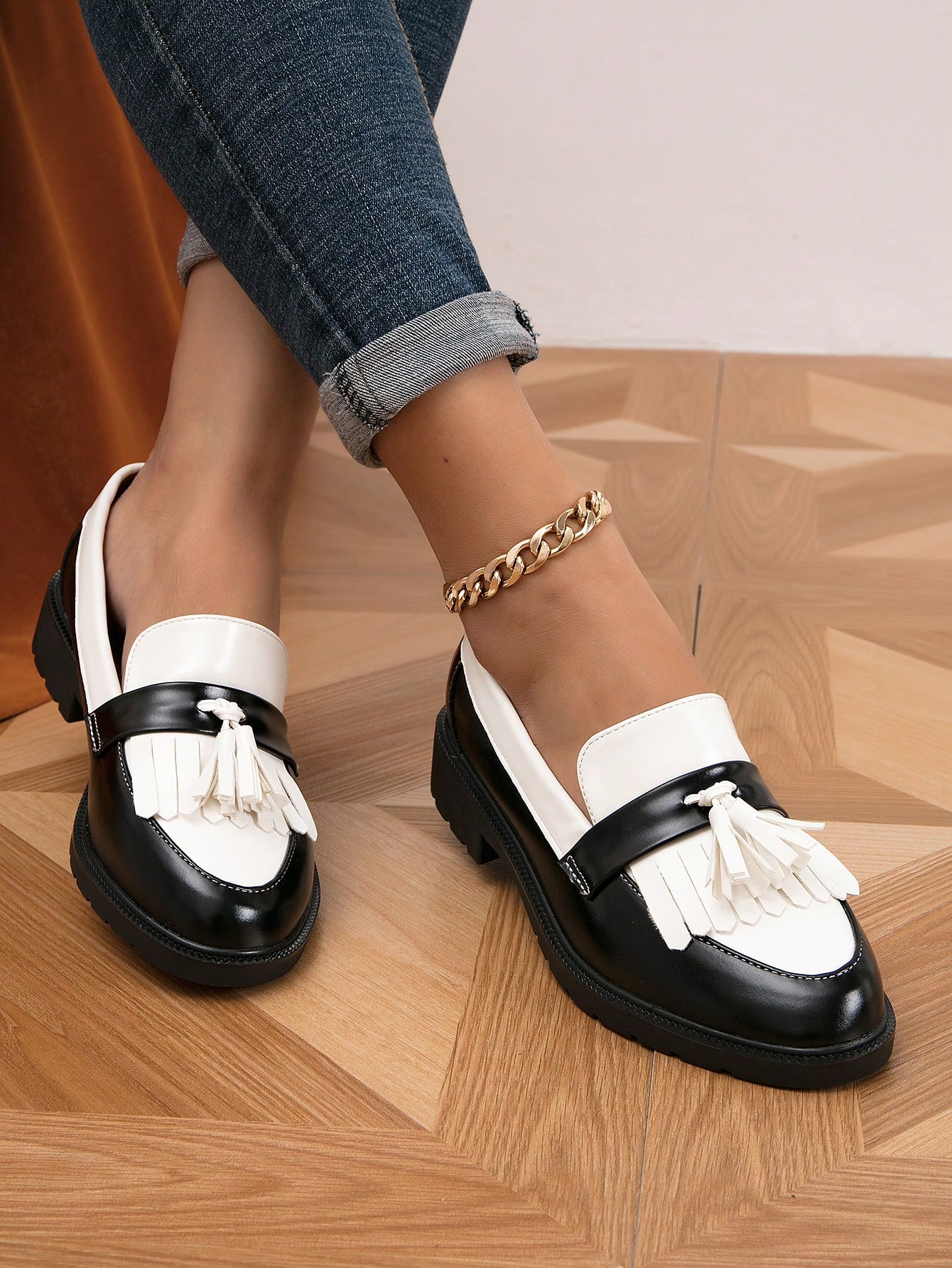 In Black and White Women Flats