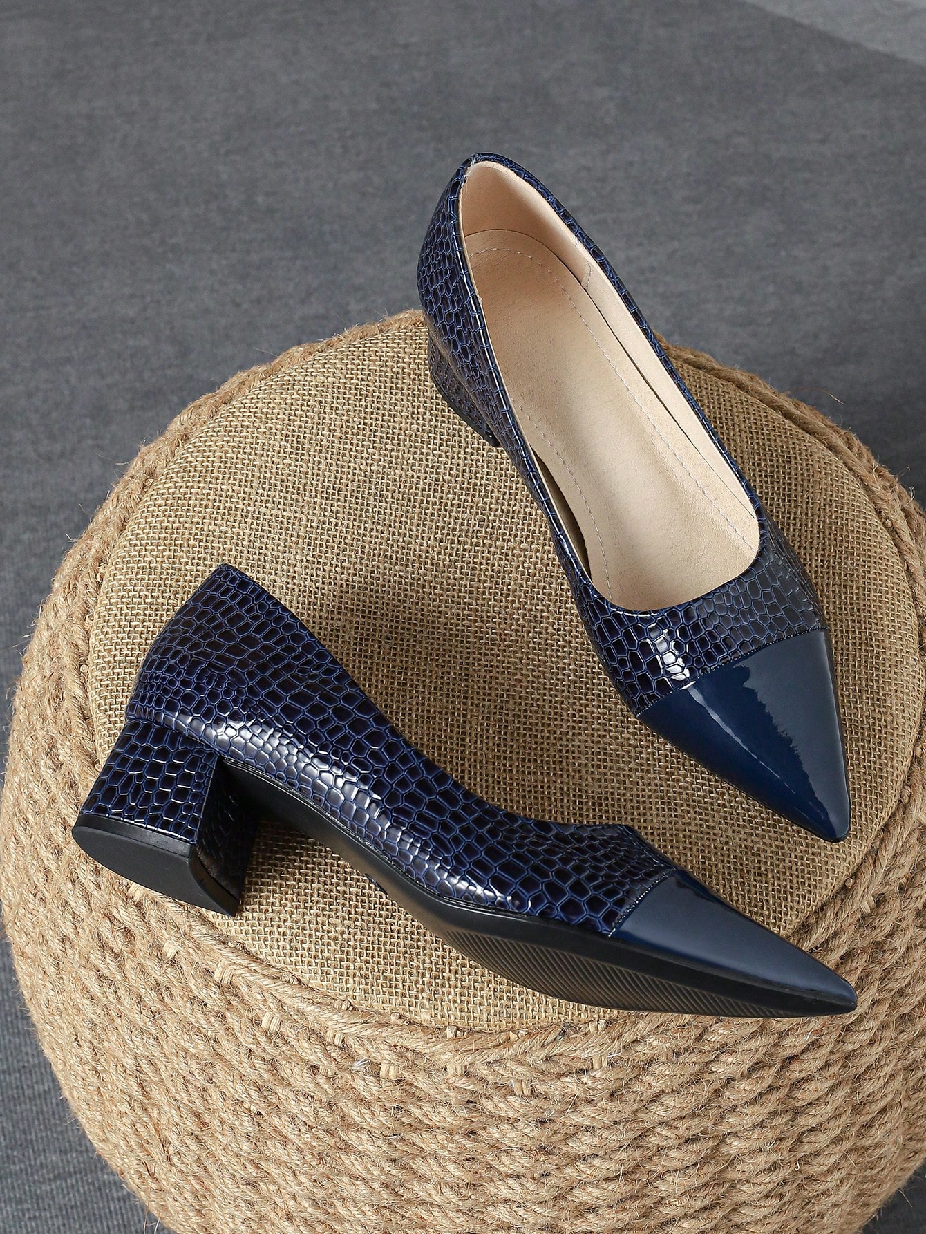 In Navy Blue Women Pumps