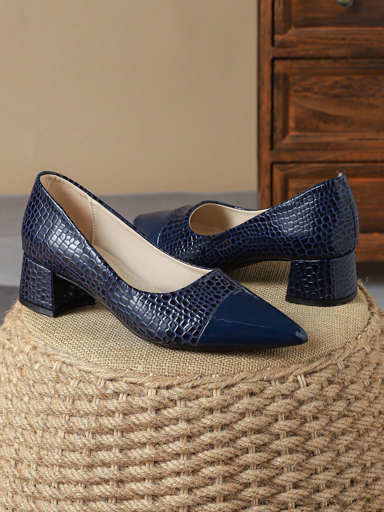 In Navy Blue Women Pumps