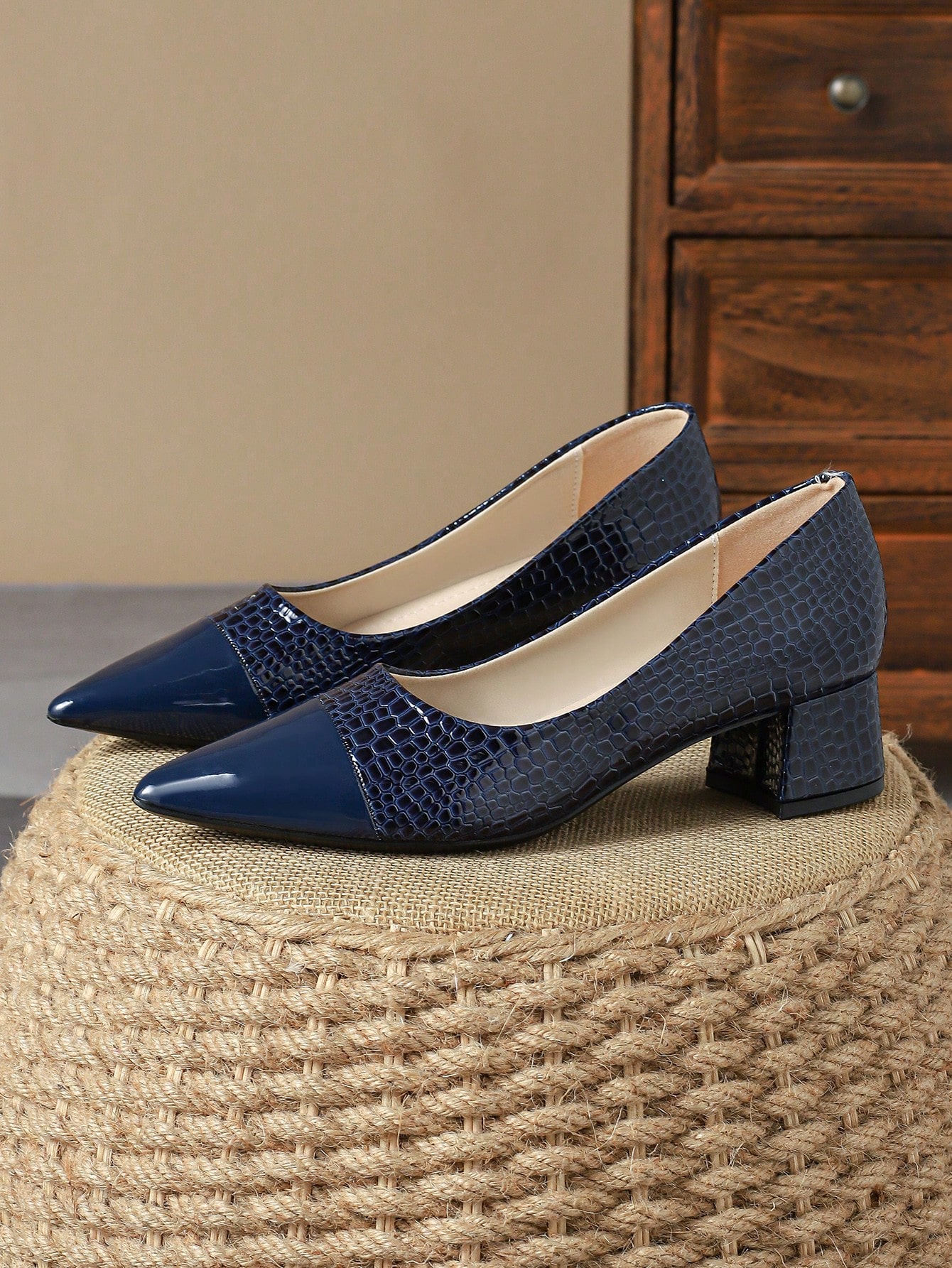 In Navy Blue Women Pumps