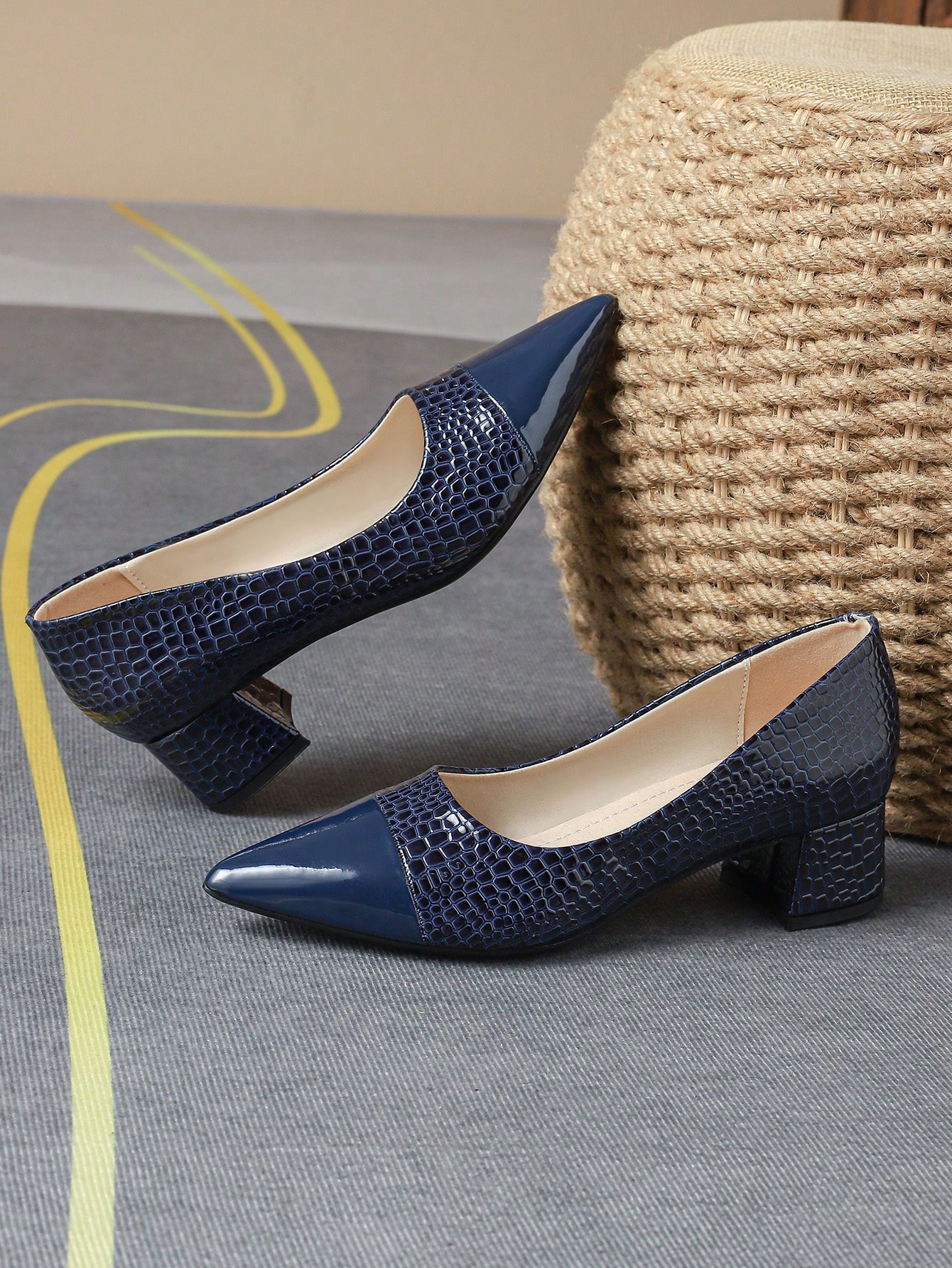 In Navy Blue Women Pumps