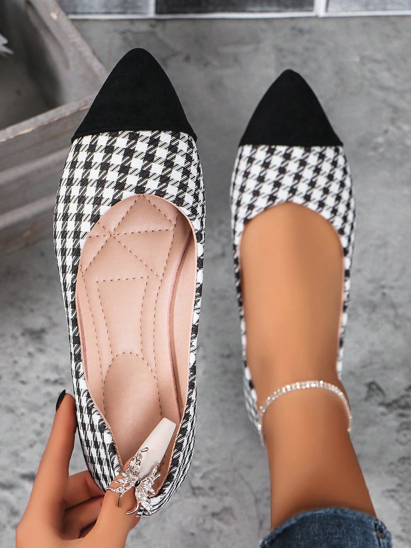 In Black and White Women Flats