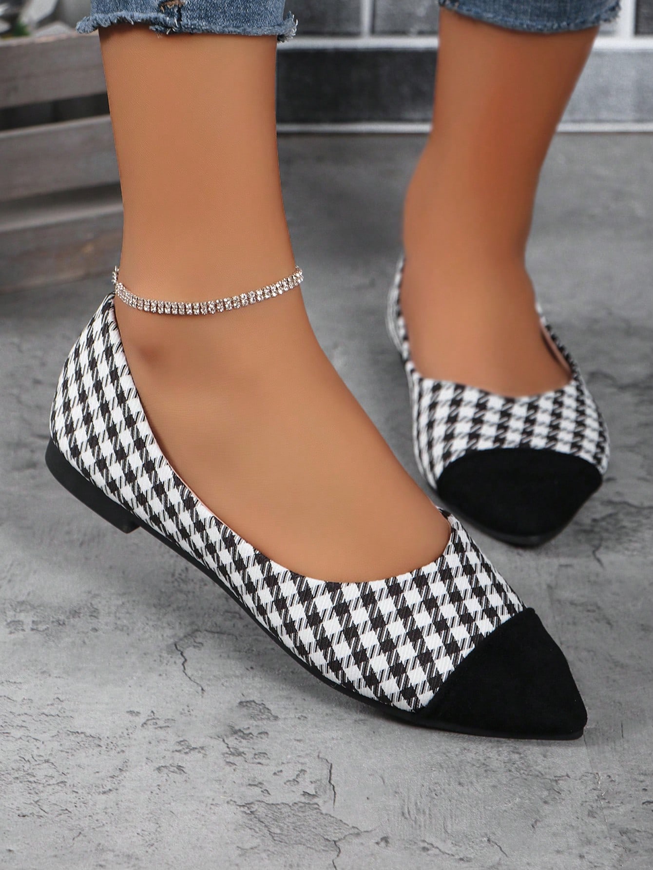 In Black and White Women Flats