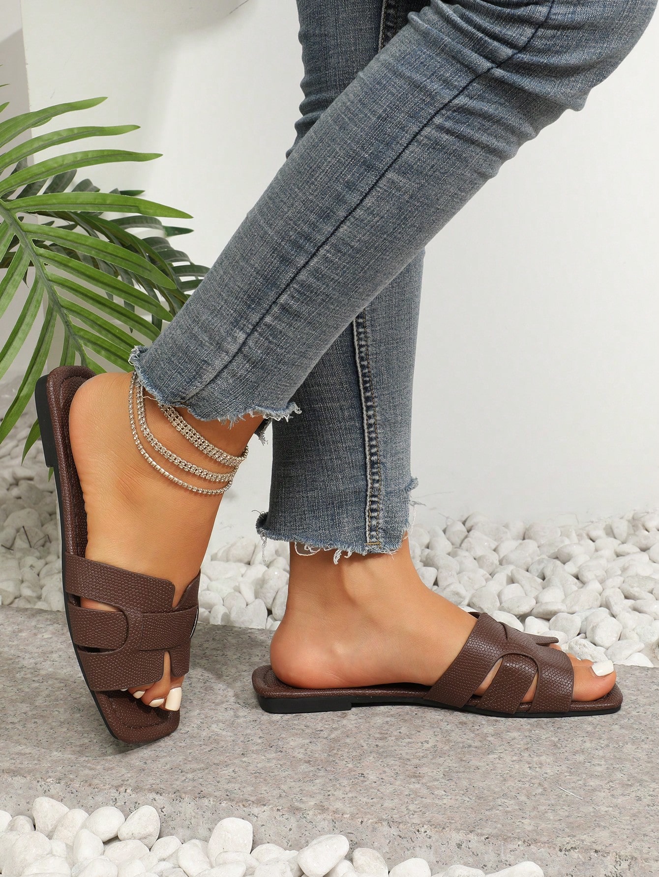 In Mocha Brown Women Flat Sandals