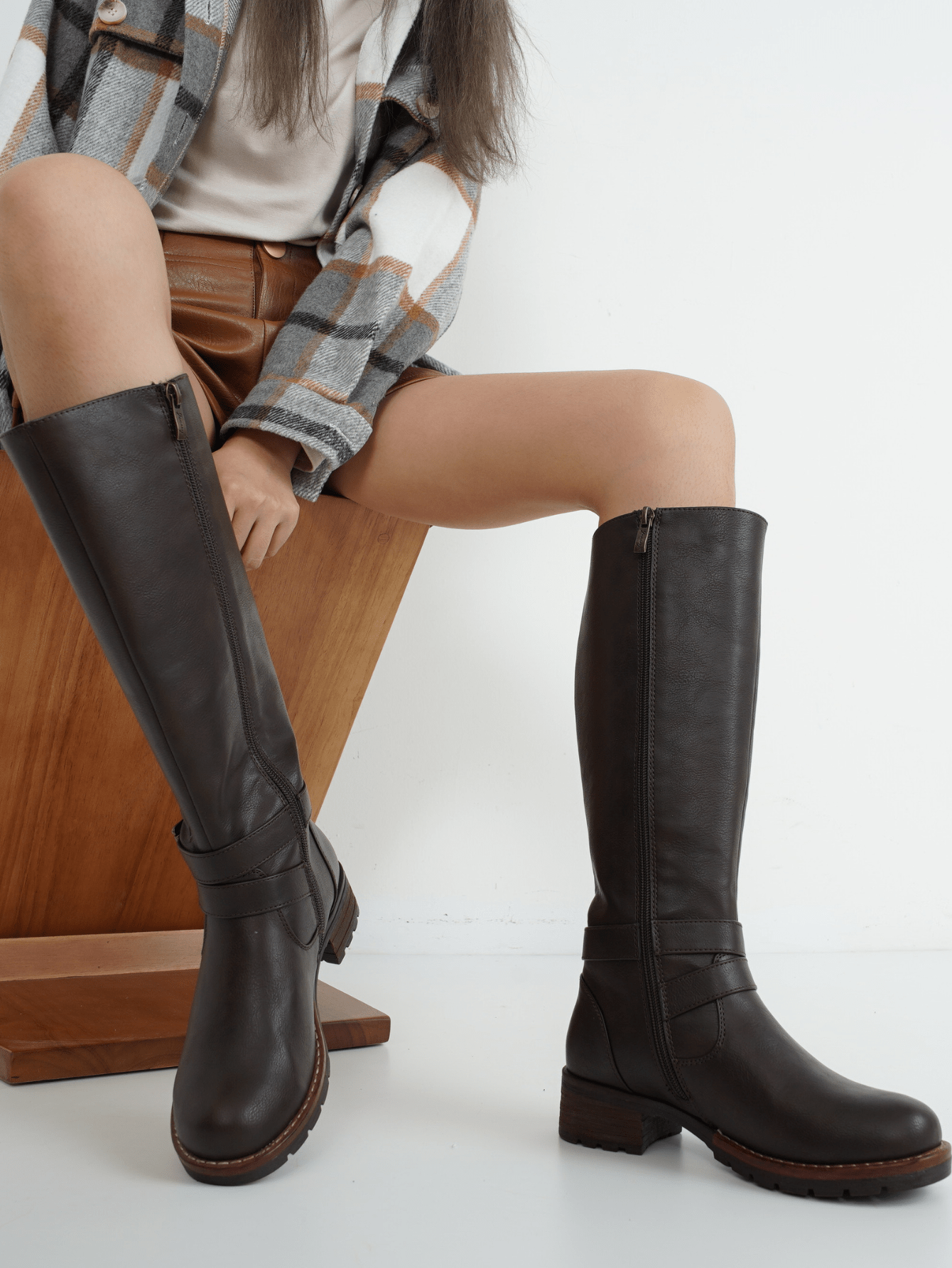 In Coffee Brown Women Fashion Boots