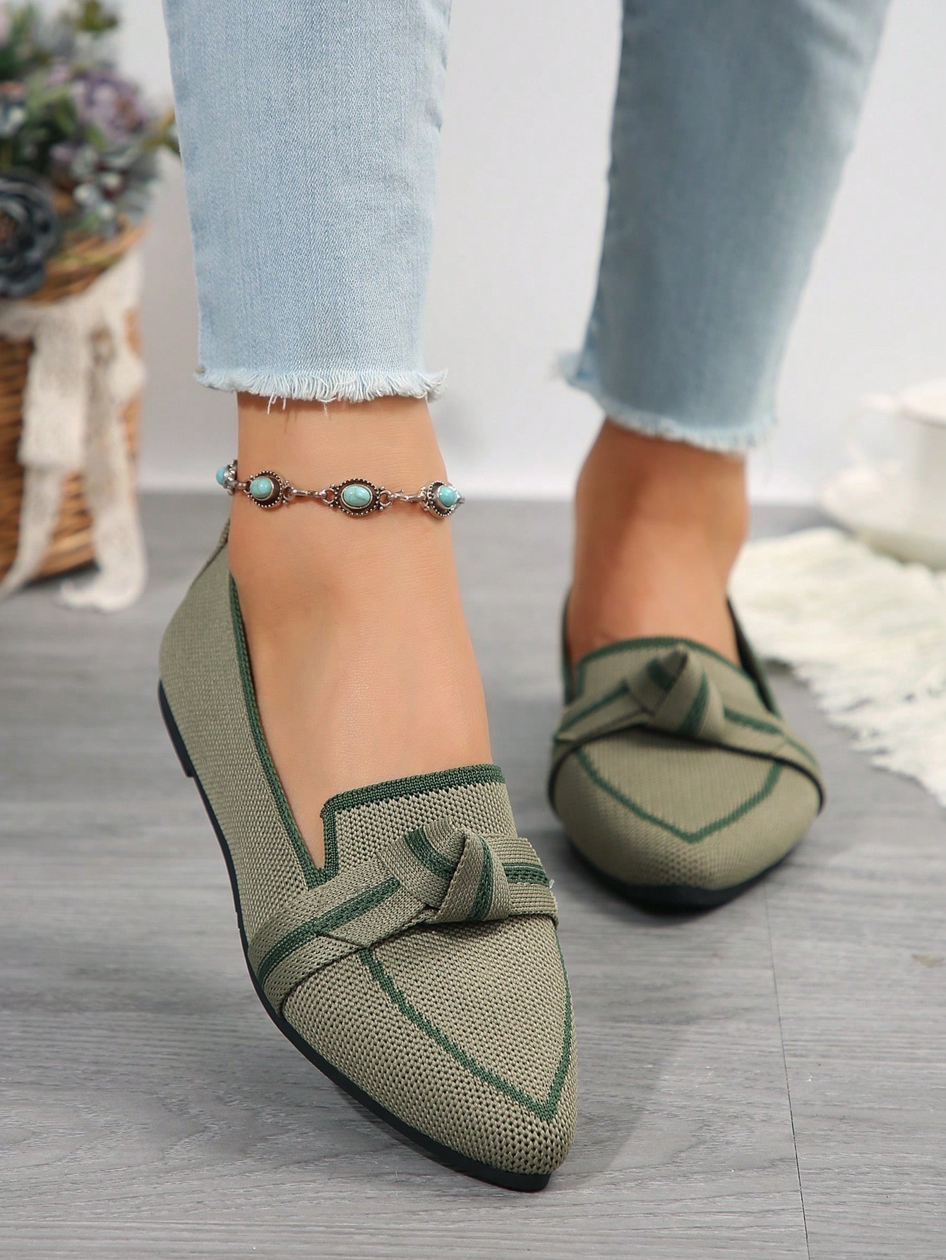 In Green Women Flats