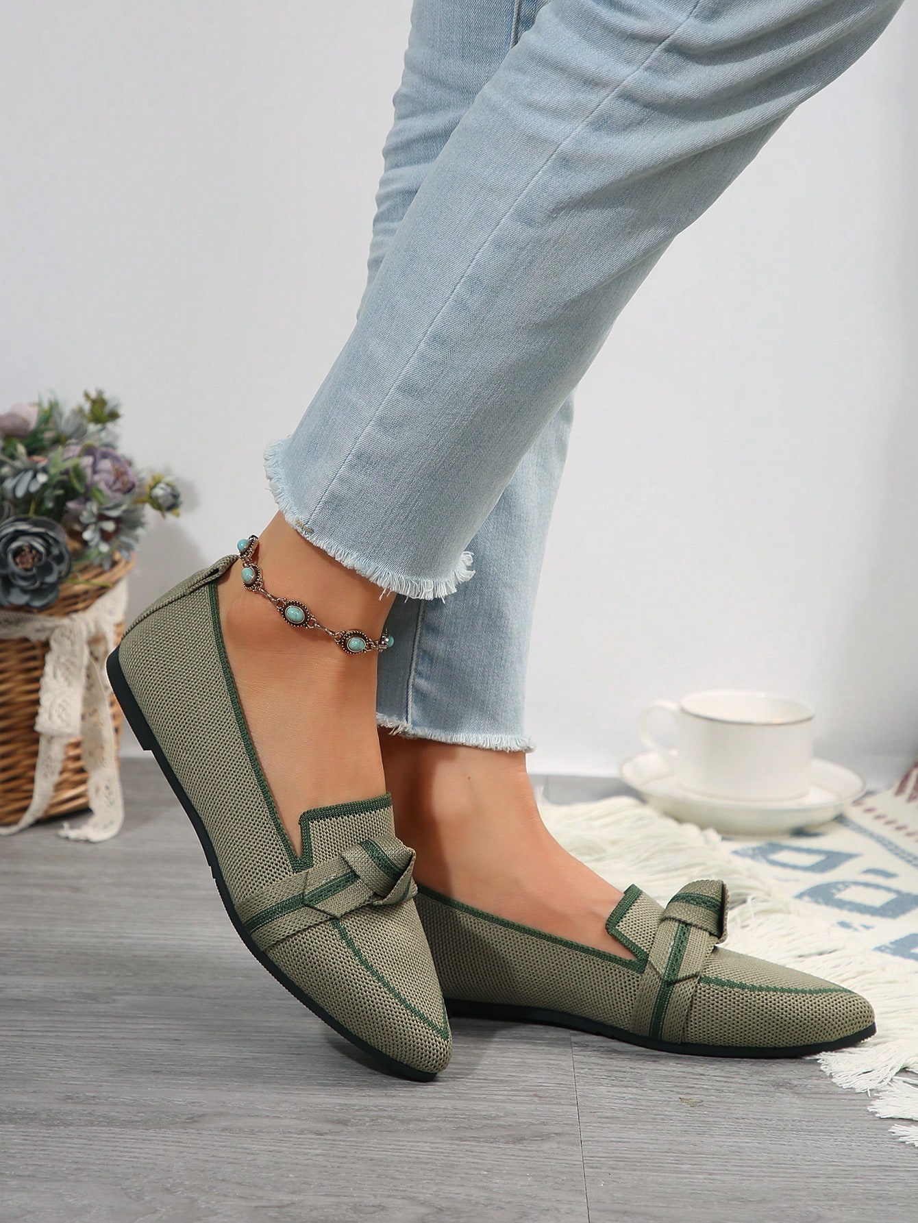 In Green Women Flats