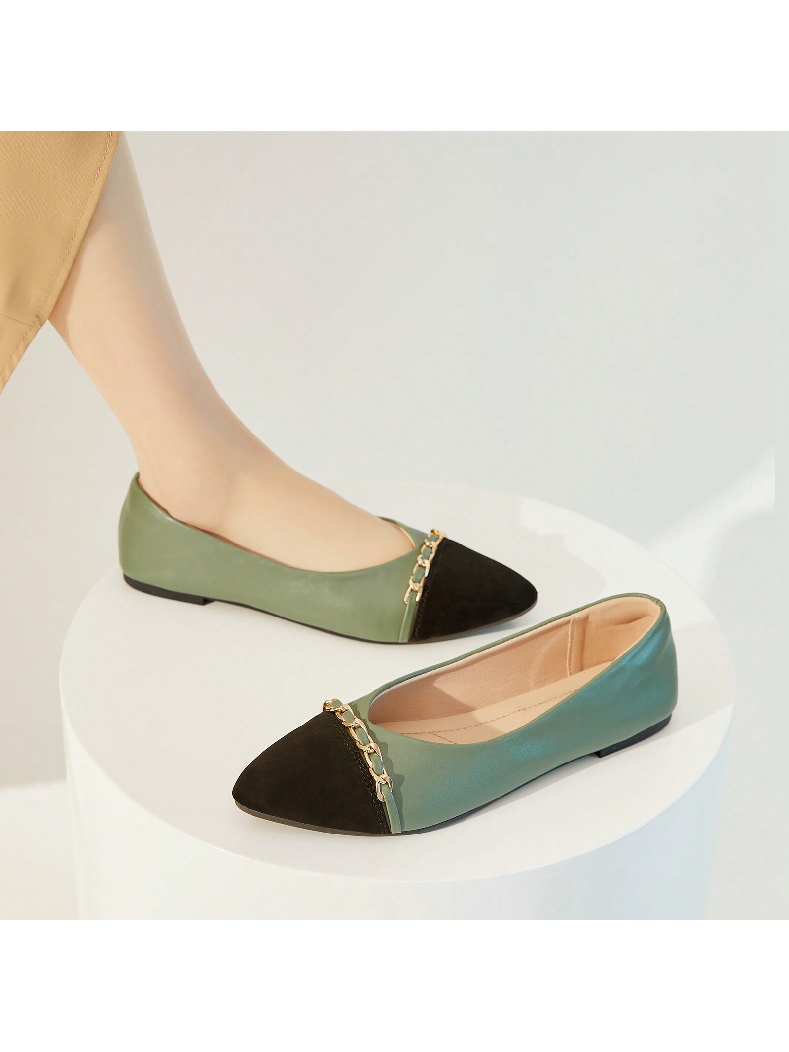 In Green Women Flats